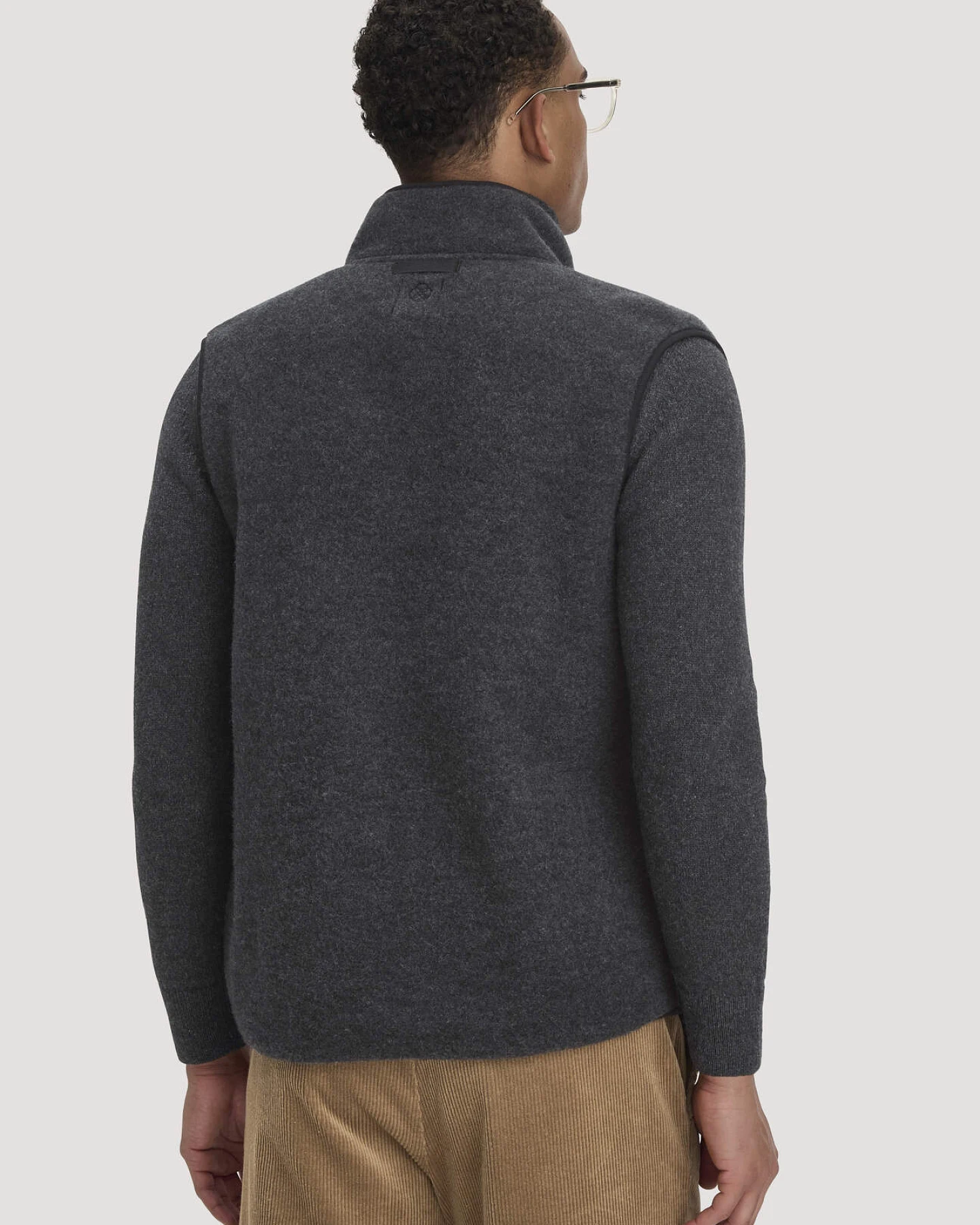 hessnatur Herren Wollfleece Weste Regular aus Bio-Merinowolle - grau - Größe 46 – Ansicht 3
