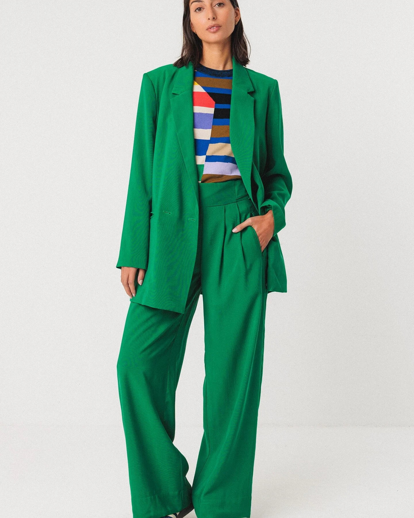 SKFK Damen vegan Blazer Atxa Grün – Ansicht 2