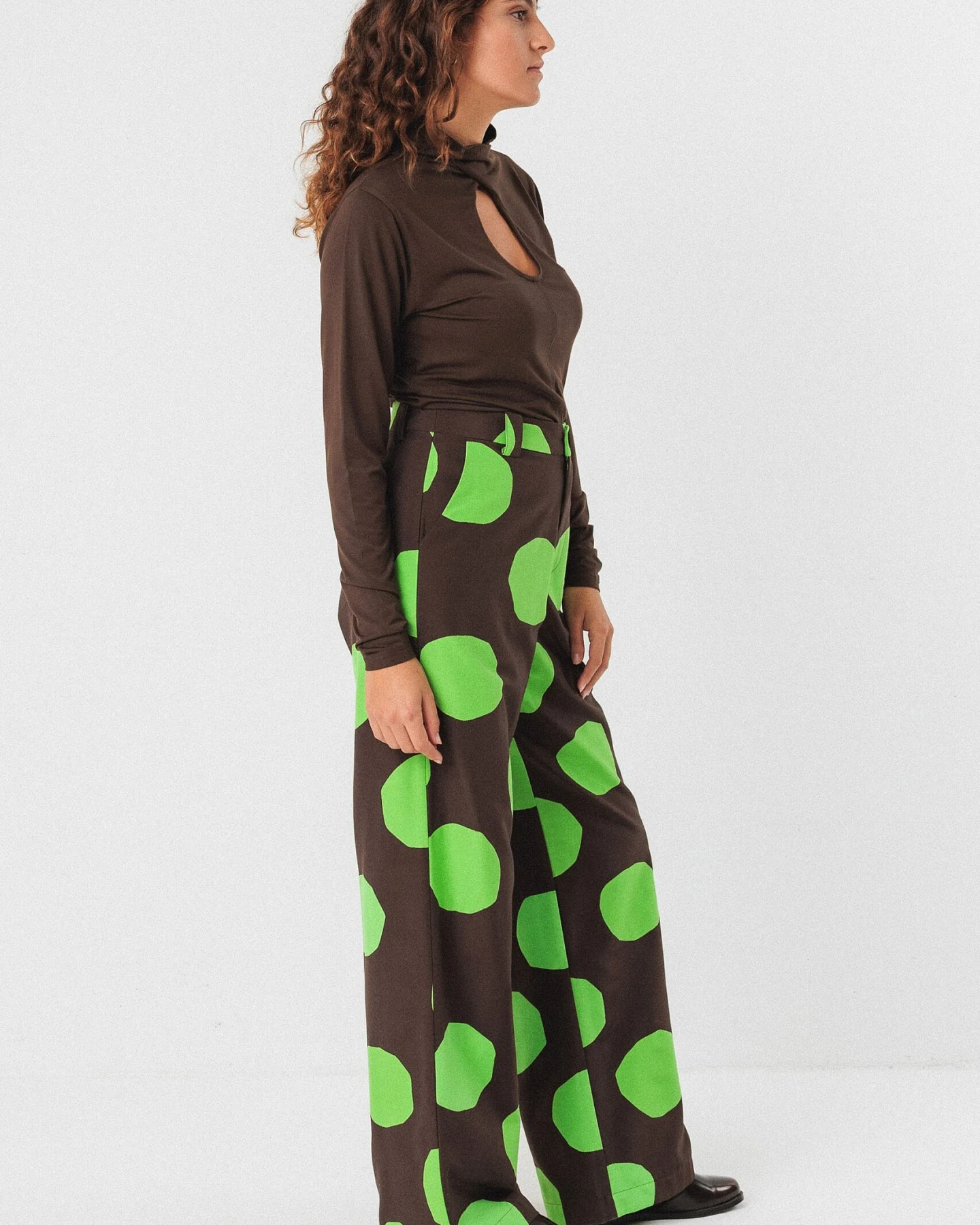 SKFK Damen vegan Hose Napari Braun Grün – Ansicht 2