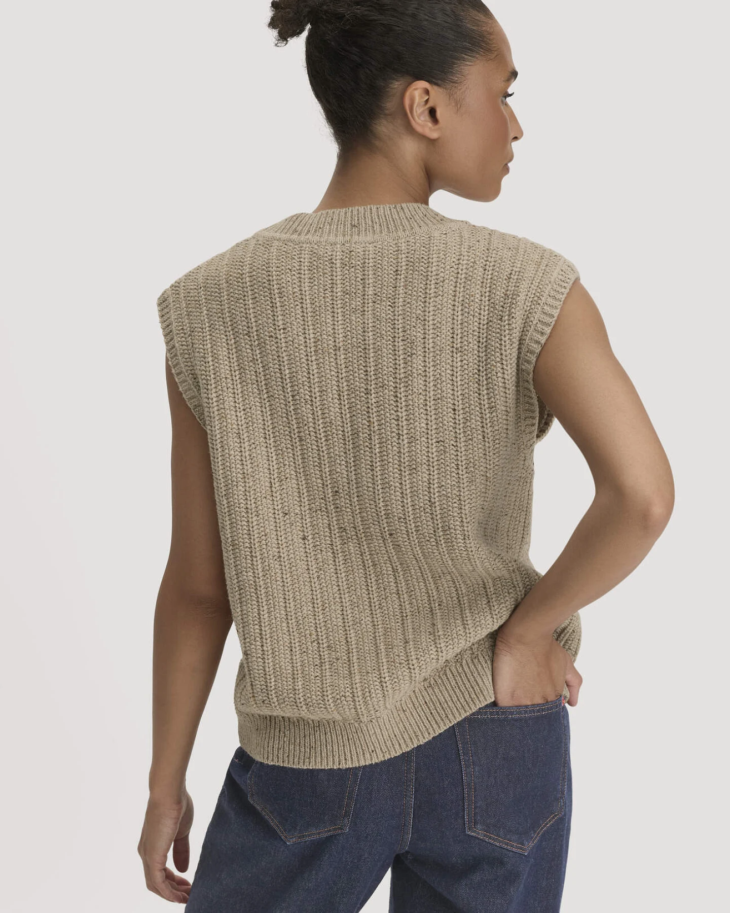 hessnatur Damen Strick Pullunder Relaxed aus Bio-Baumwolle mit recycelter Wolle - beige - Größe L – Ansicht 3