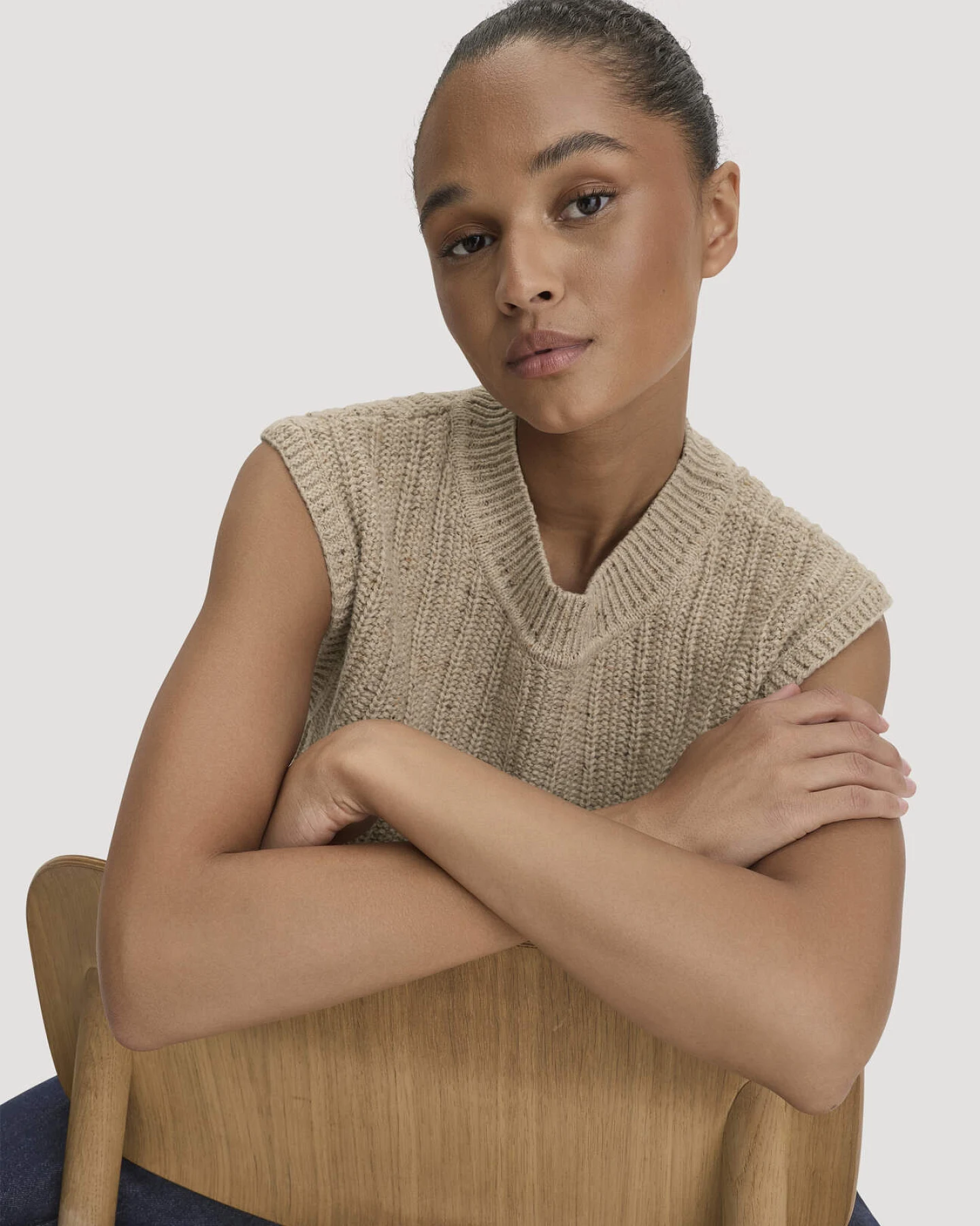 hessnatur Damen Strick Pullunder Relaxed aus Bio-Baumwolle mit recycelter Wolle - beige - Größe L – Ansicht 4