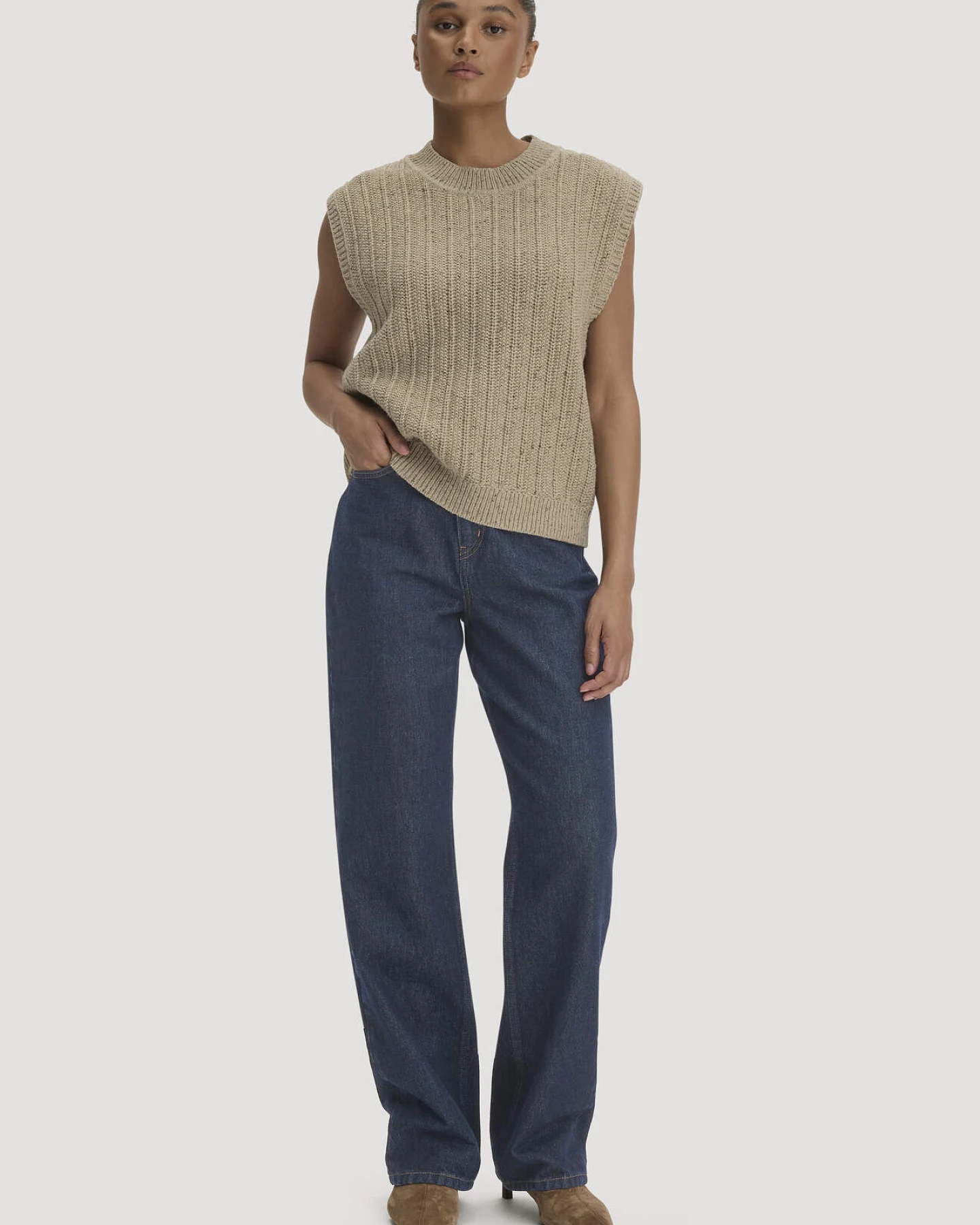 hessnatur Damen Strick Pullunder Relaxed aus Bio-Baumwolle mit recycelter Wolle - beige - Größe XL – Ansicht 2