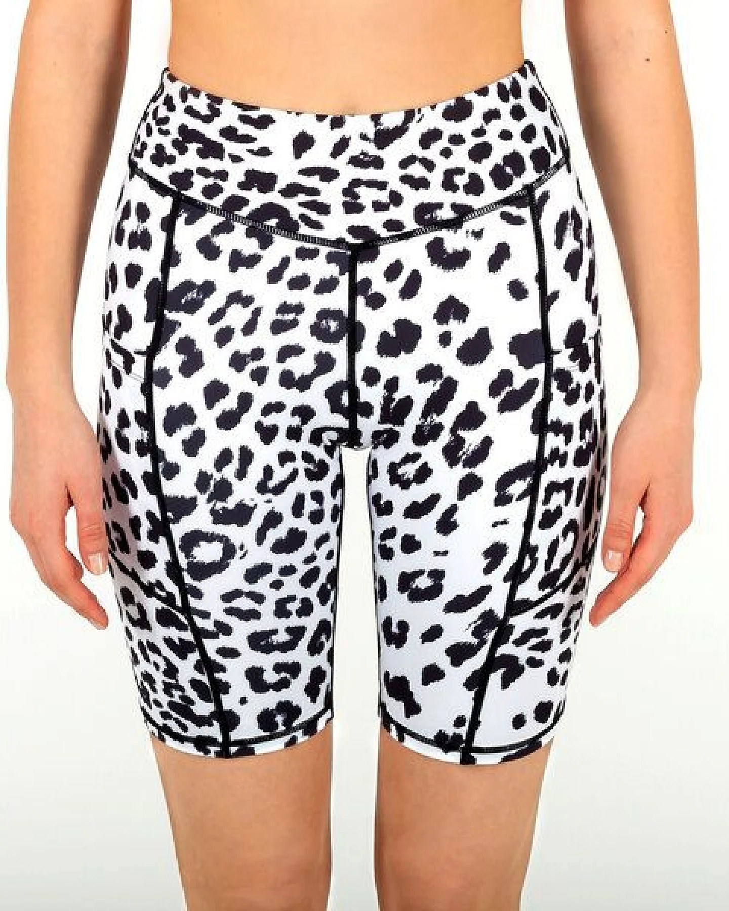 Yoga Hero Biker Shorts mit drei Eingrifftaschen – Ansicht 3