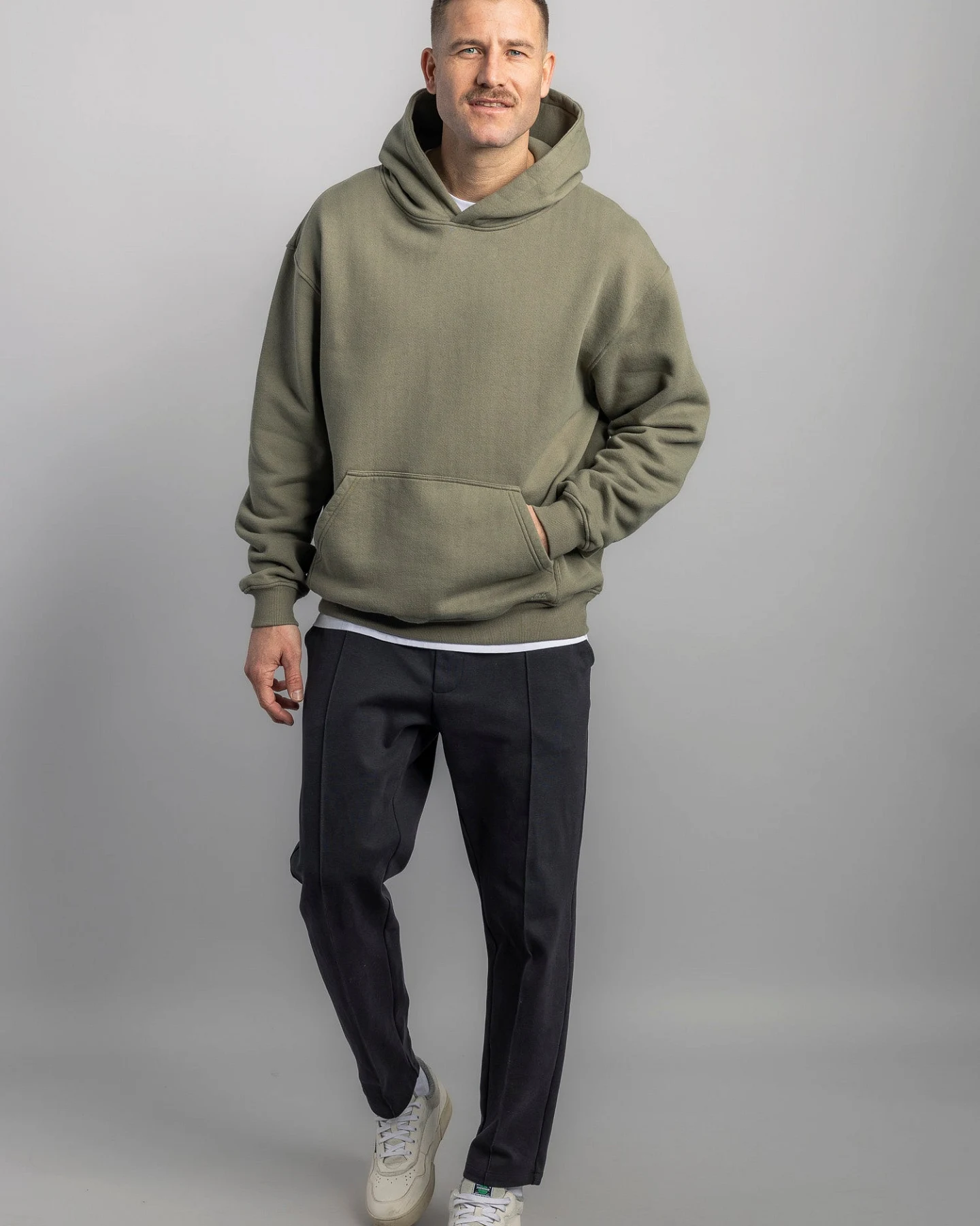 DIRTS Herren vegan Hoodie Oversized Dusty Olive – Ansicht 2