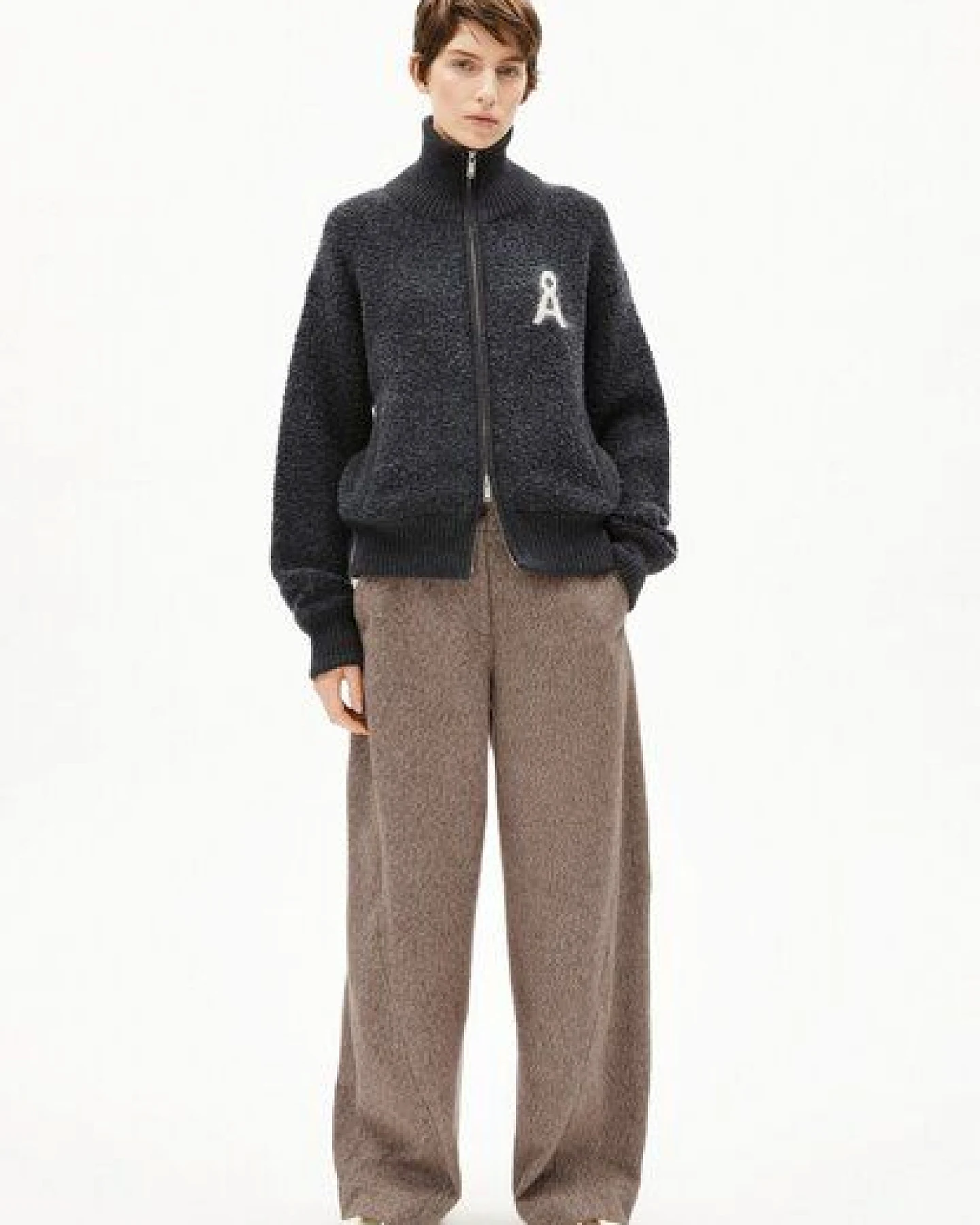 ARMEDANGELS ICONIC Å BOUCLÉ Damen Strickjacke aus Bio-Woll Mix (recycelt) – Ansicht 4
