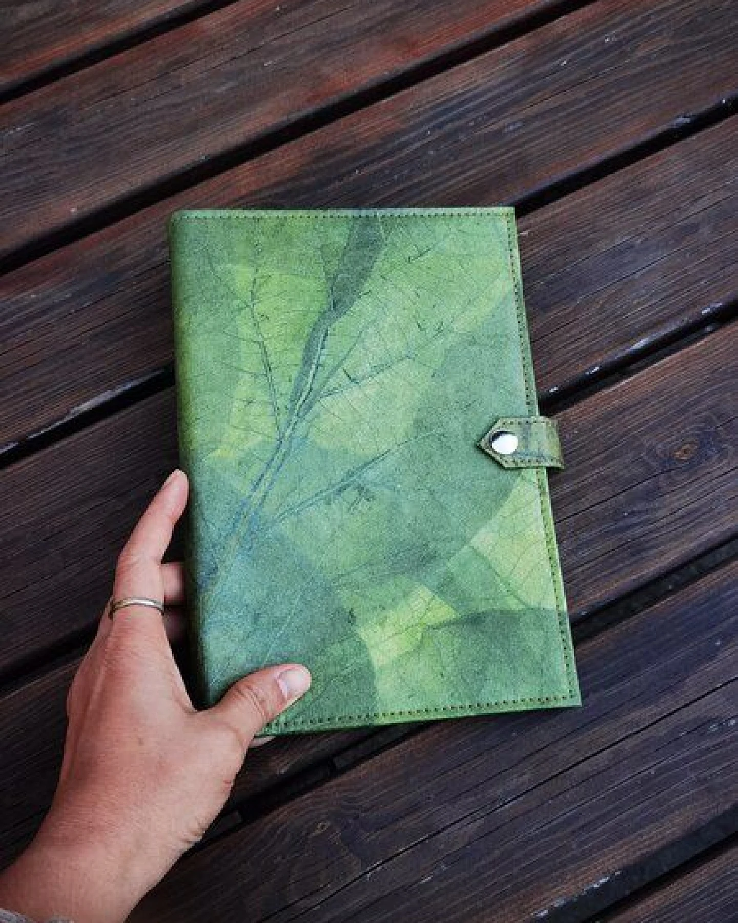 BY COPALA Notizbuch A5 unliniert Journal aus echten Blättern, Tagebuch Blanko, Eco Friendly Sketchbook in grün, Geschenk für Sie & Ihn – Ansicht 2