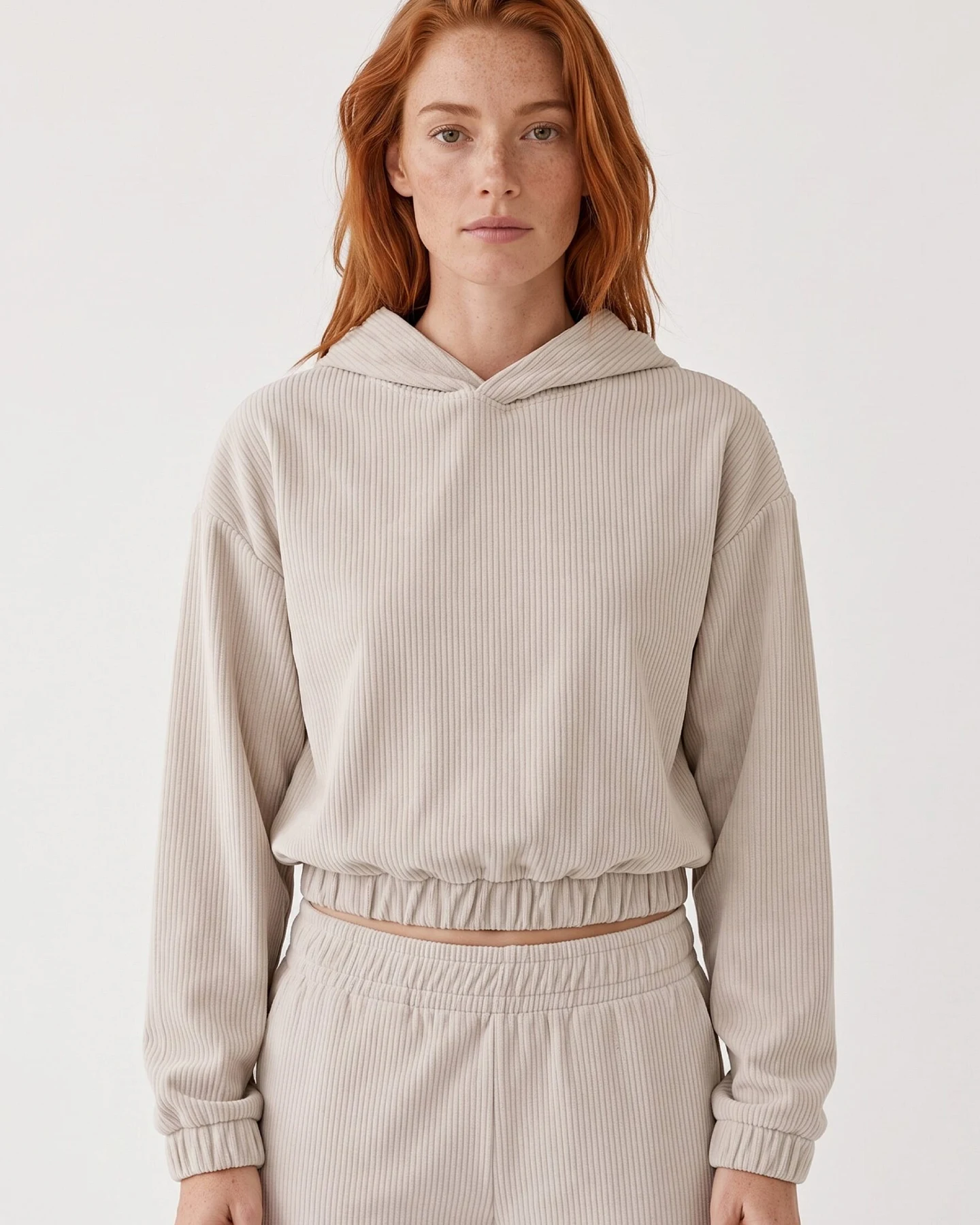 ORGANICATION Damen vegan Kurzer Hoodie Aus Cord In Sand – Ansicht 2