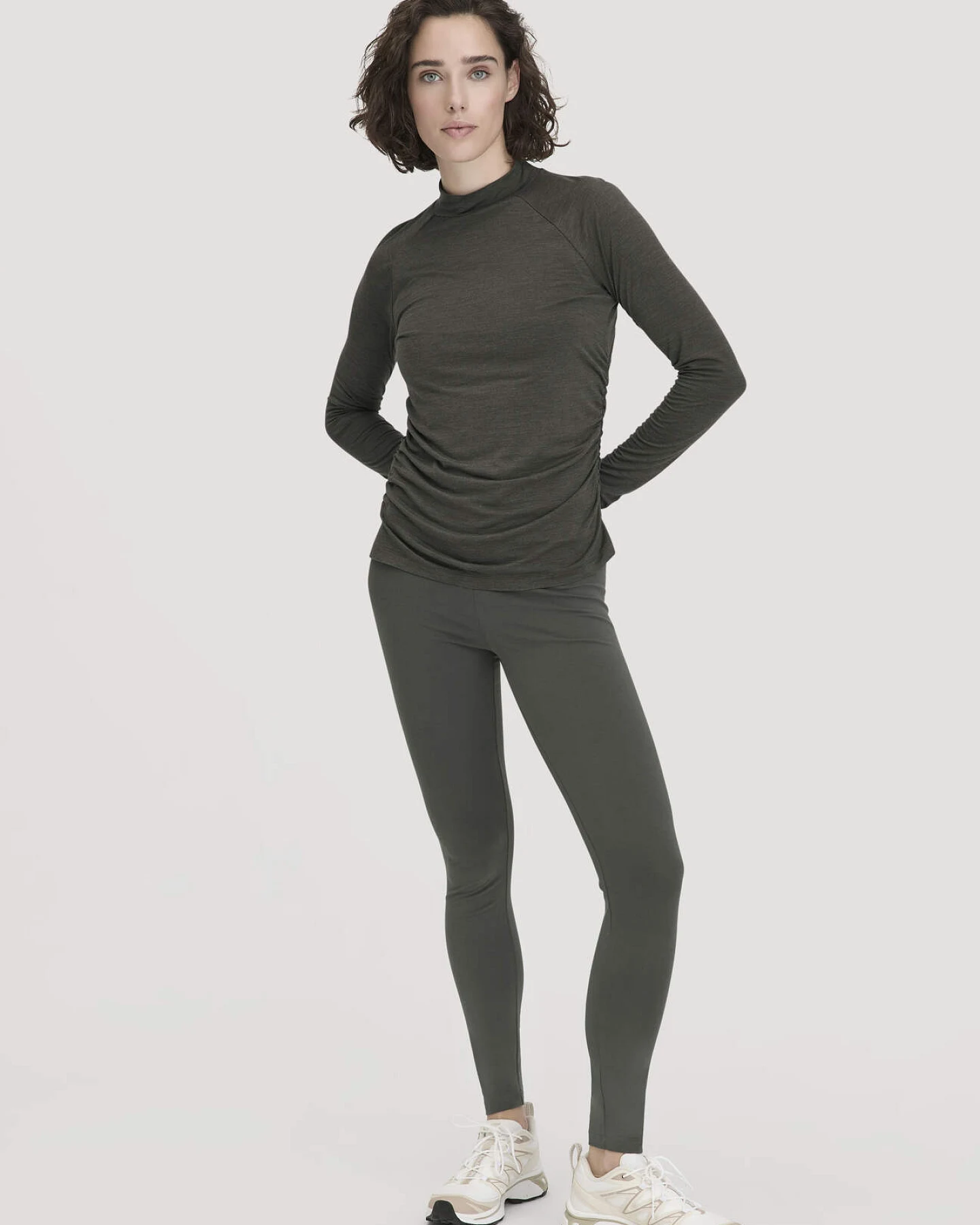 hessnatur Loungewear Shirt Langarm Slim ACTIVE FUNCTIONAL aus Bio-Merinowolle und TENCEL™ Lyocell - grün - Größe 46 – Ansicht 2