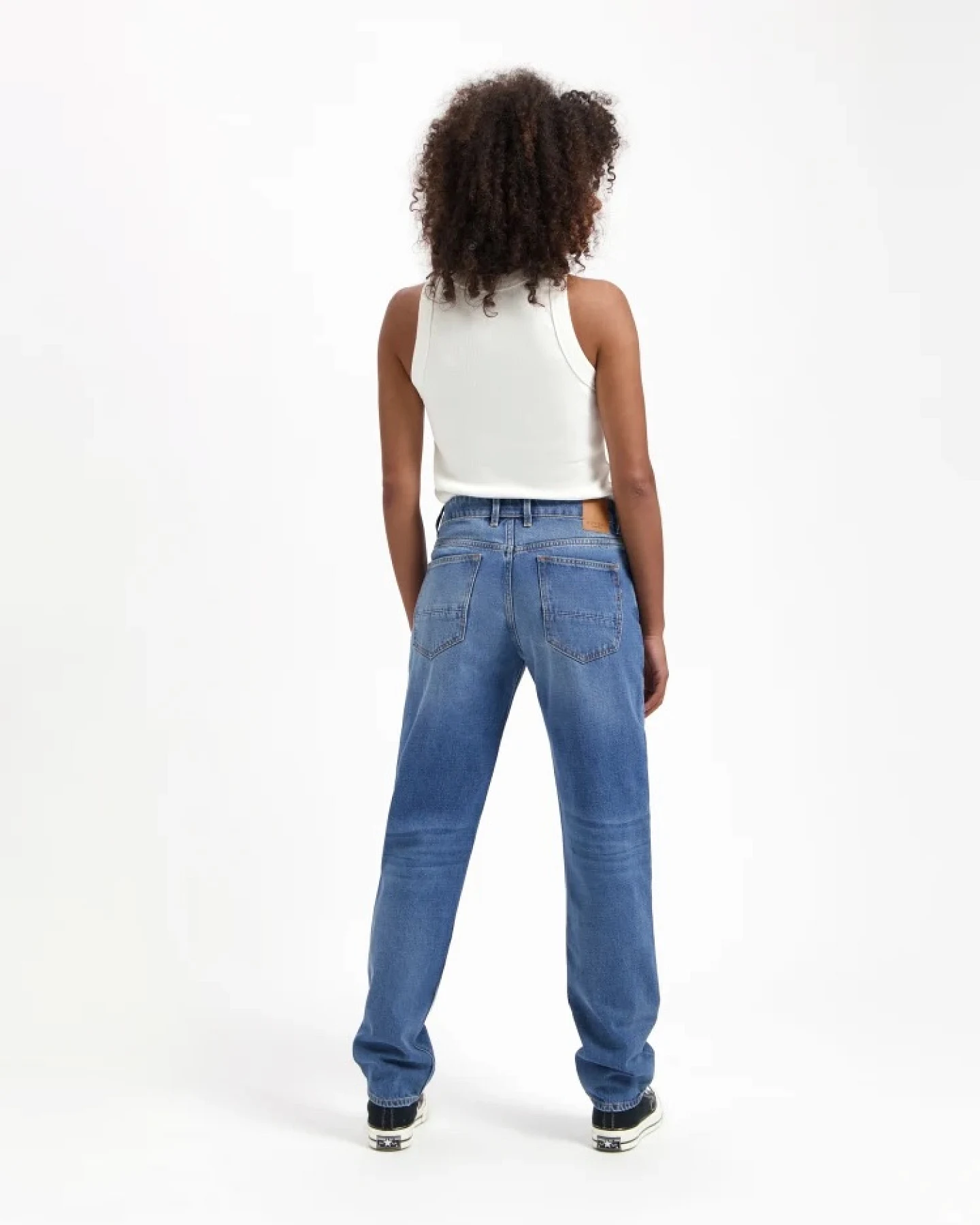Kuyichi Damen vegan Jeans Boyfriend Jenna Verwaschenes Blau – Ansicht 2