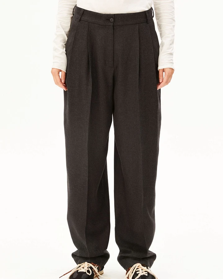 Produktseite: ARMEDANGELS Stoffhose WIDE PLEATED