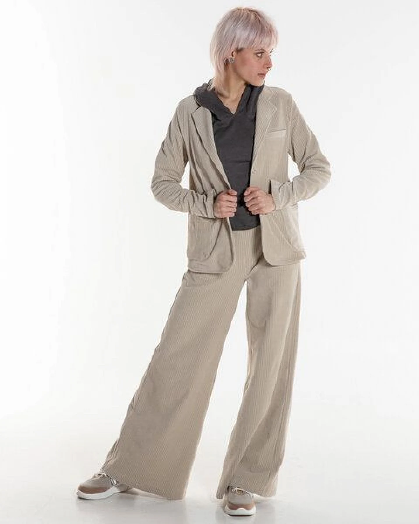 Alma & Lovis Stylischer Blazer aus softem Cord – Ansicht 2