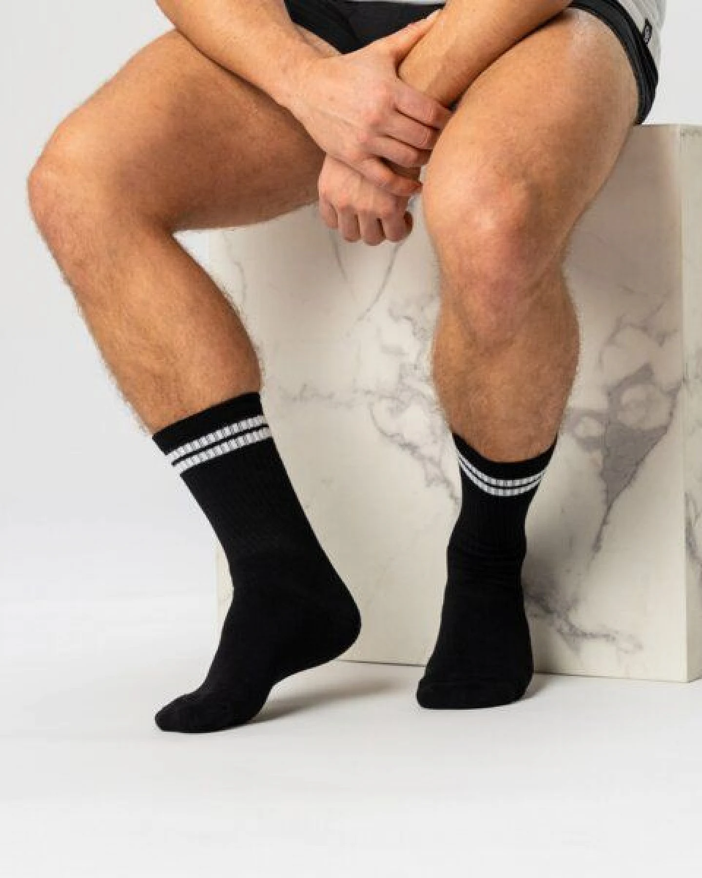 Copenhagen Bamboo 3 Paar schwarze Tennissocken aus Bambus mit weißen Streifen – Ansicht 2