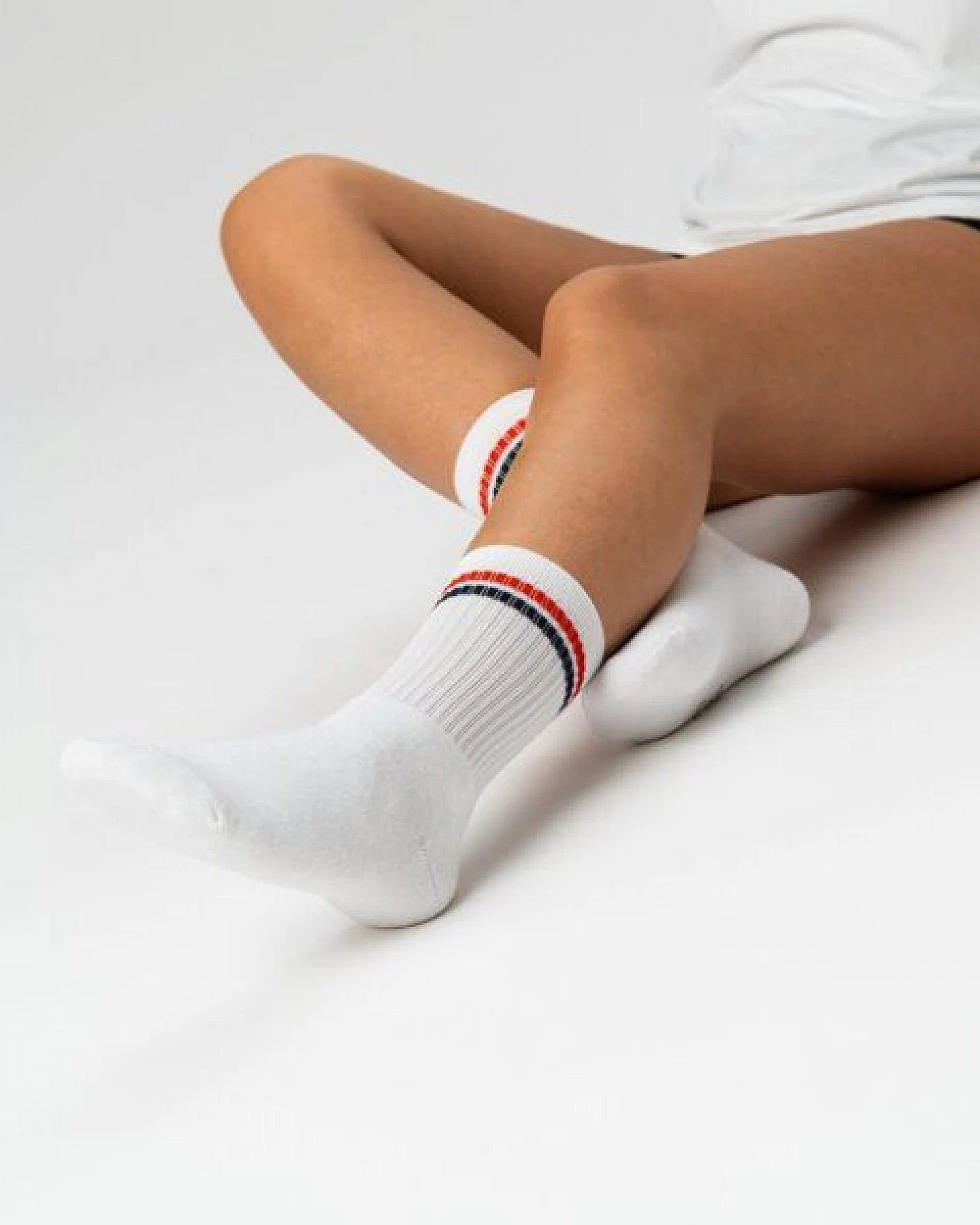 Copenhagen Bamboo 3 Paar weiße Tennissocken aus Bambus mit rot/blauen Streifen – Ansicht 3