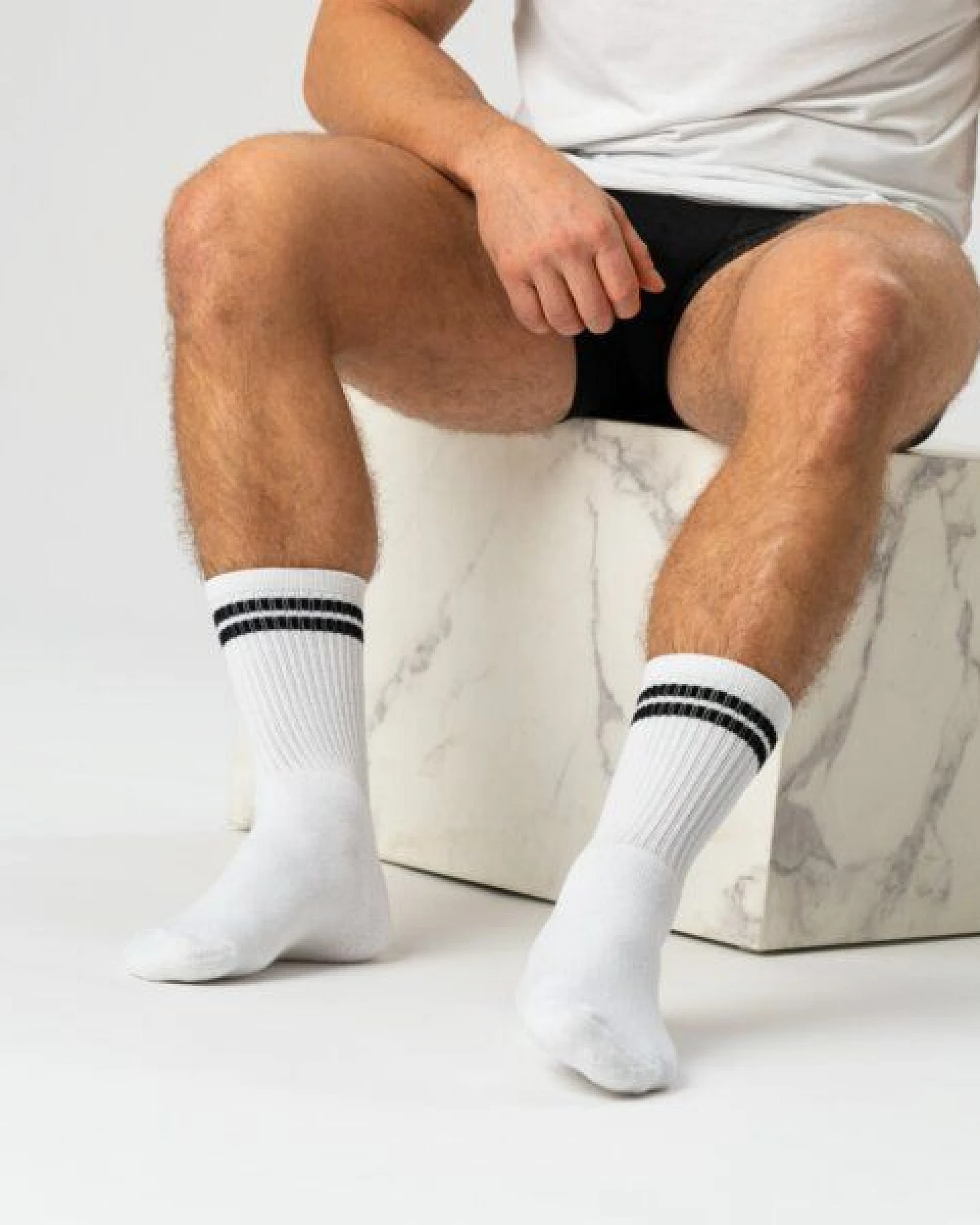 Copenhagen Bamboo 3 Paar weiße Tennissocken aus Bambus mit schwarzen Streifen – Ansicht 2