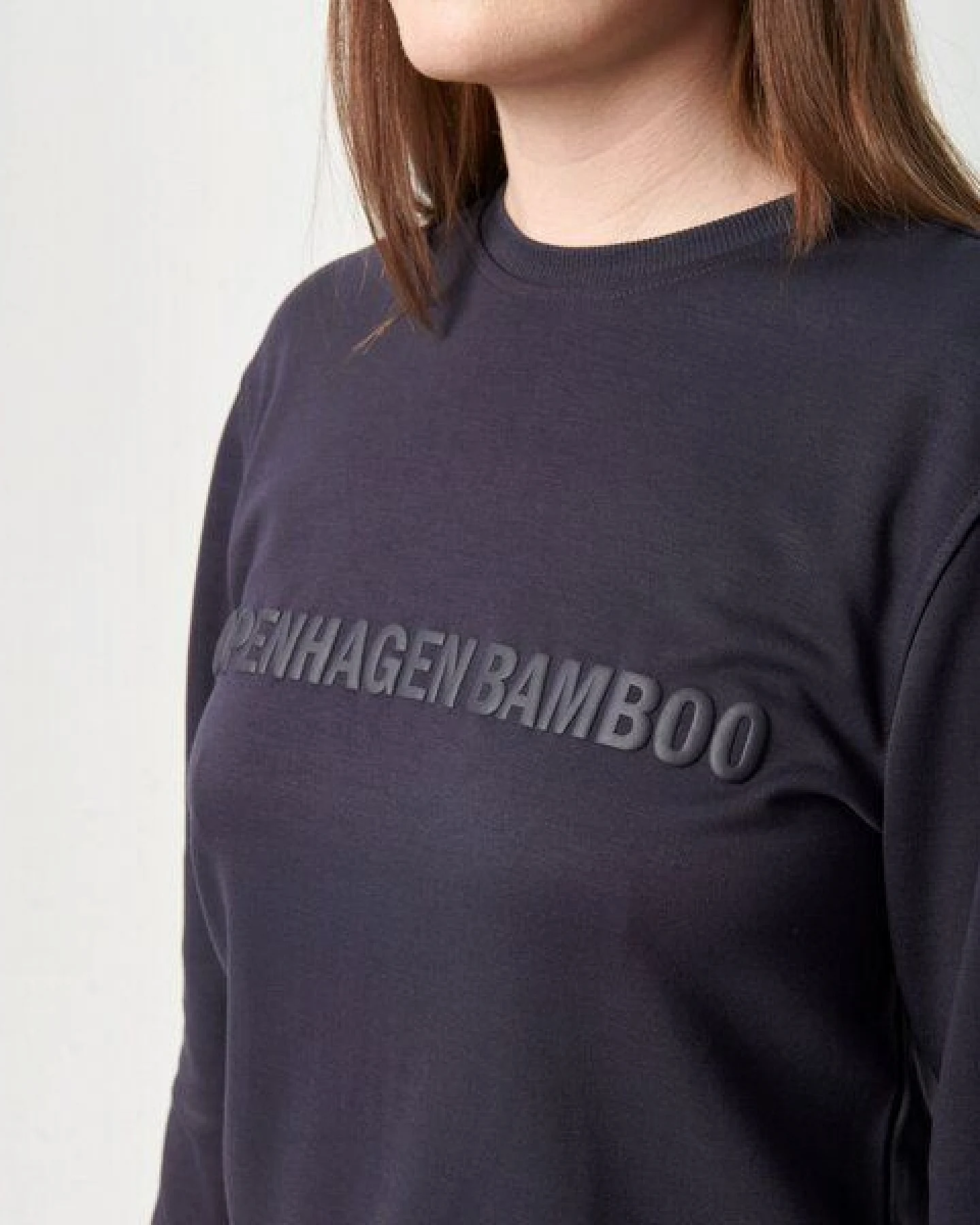 Copenhagen Bamboo Dunkelgraues Sweatshirt aus Bambus mit Logo – Ansicht 4