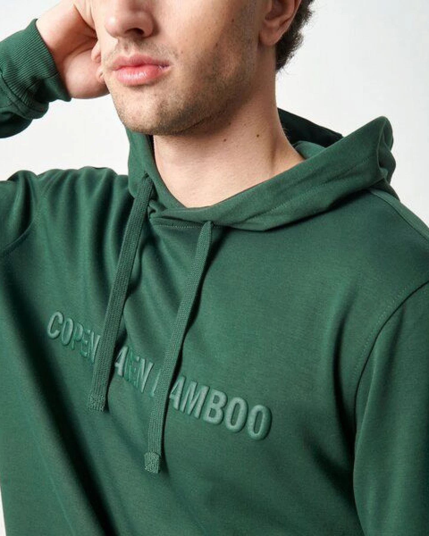 Copenhagen Bamboo Grüner Bambus-Kapuzenpullover mit Logo – Ansicht 4