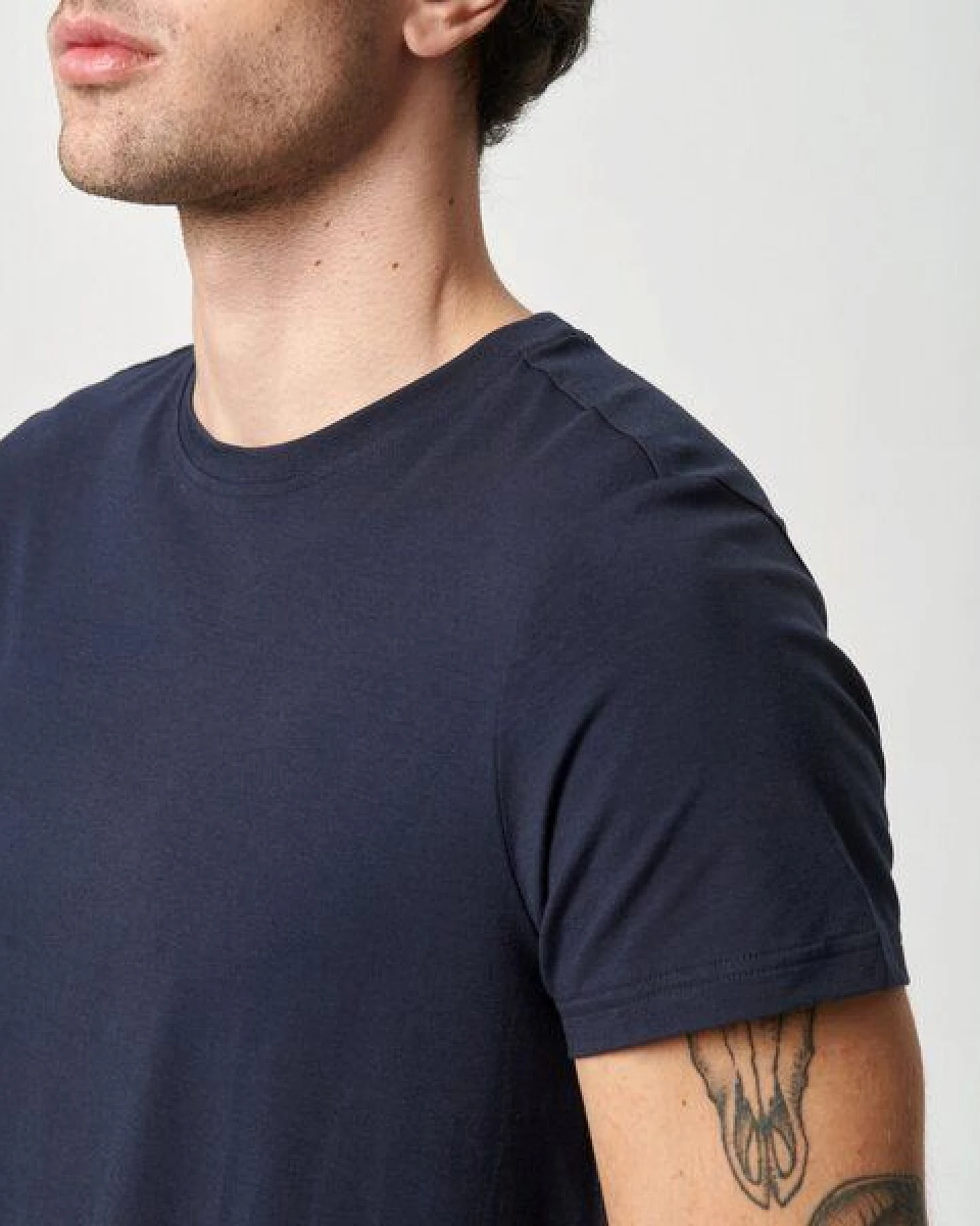 Copenhagen Bamboo Marineblaues Bambus-T-Shirt mit Rundhalsausschnitt – Ansicht 4
