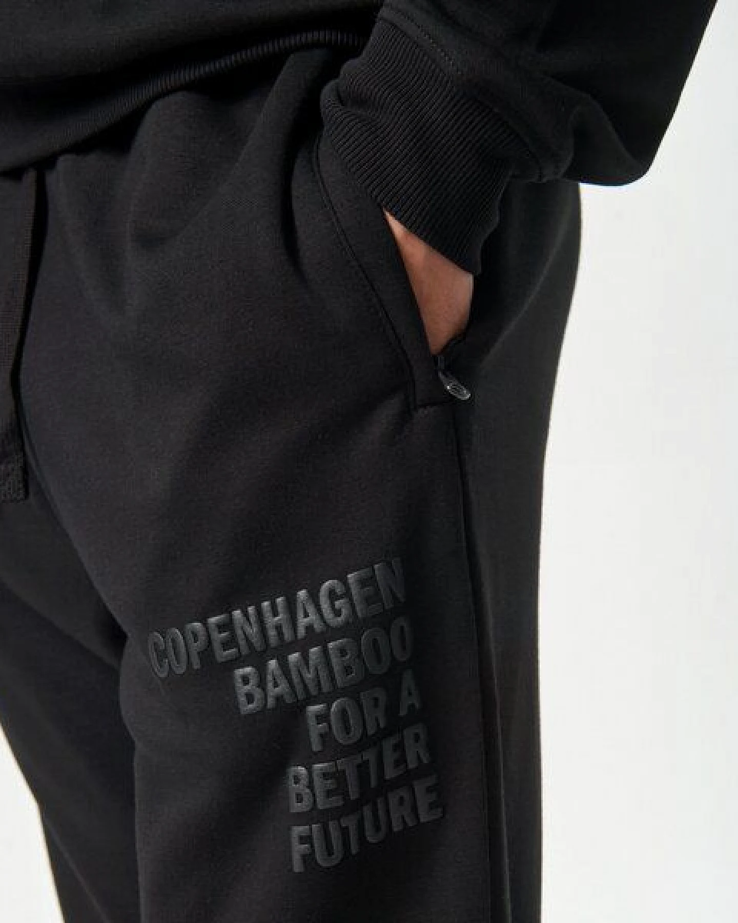 Copenhagen Bamboo Schwarze Bambus-Sweatpants mit Logo – Ansicht 2
