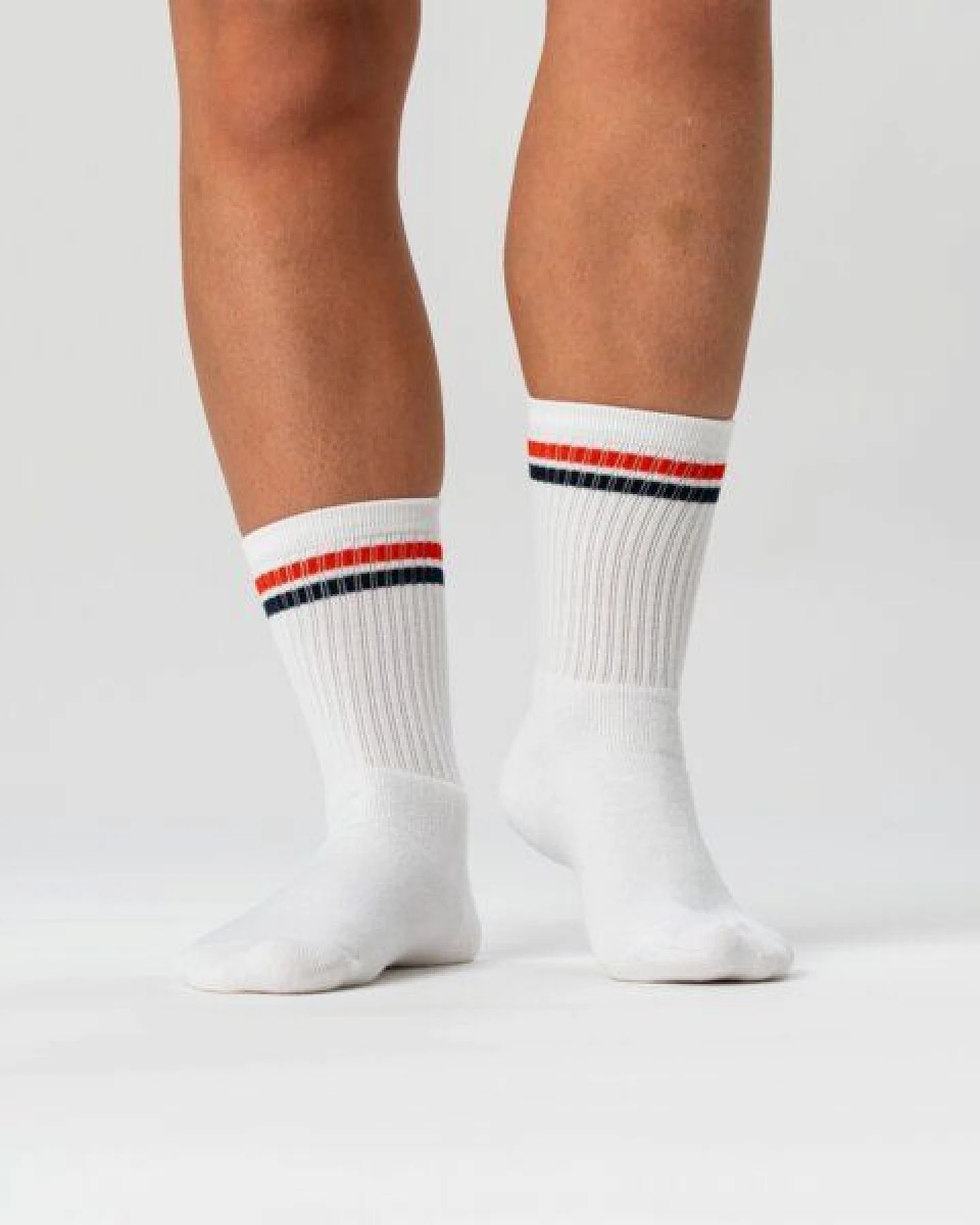 Copenhagen Bamboo 3 Paar weiße Tennissocken aus Bambus mit rot/blauen Streifen – Ansicht 4