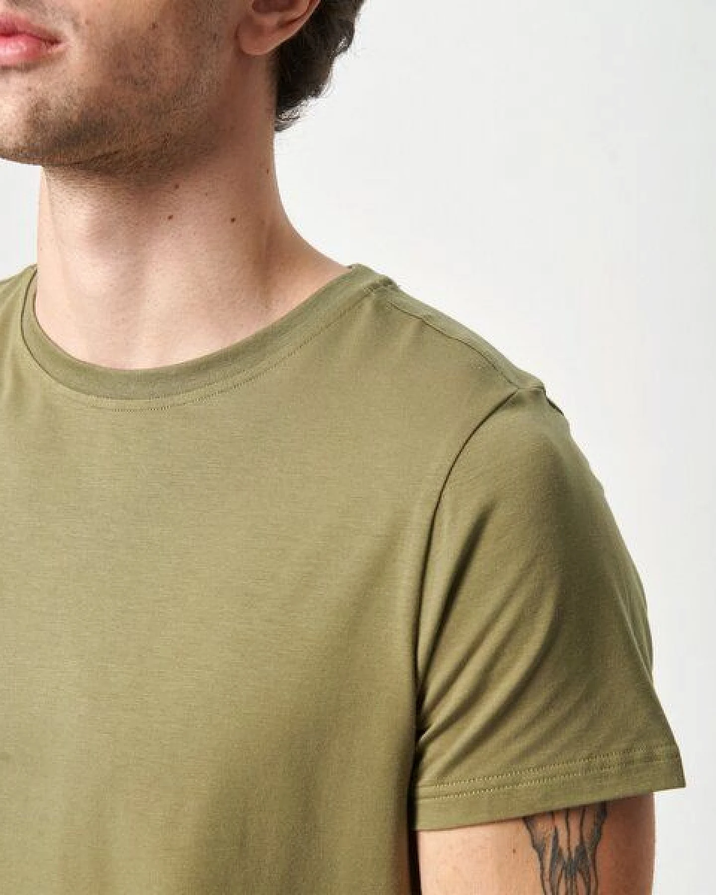 Copenhagen Bamboo Bambus-T-Shirt mit Rundhalsausschnitt in Oliv – Ansicht 4