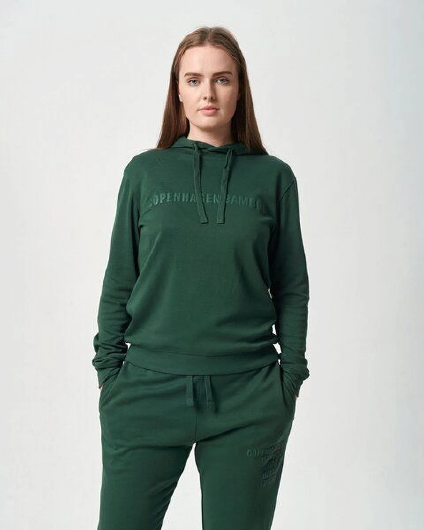 Copenhagen Bamboo Grüner Bambus-Kapuzenpullover mit Logo – Ansicht 3