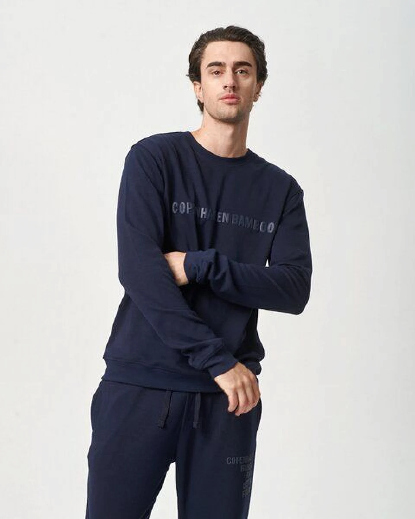Copenhagen Bamboo Marineblaues Bambus-Sweatshirt mit Logo – Ansicht 3