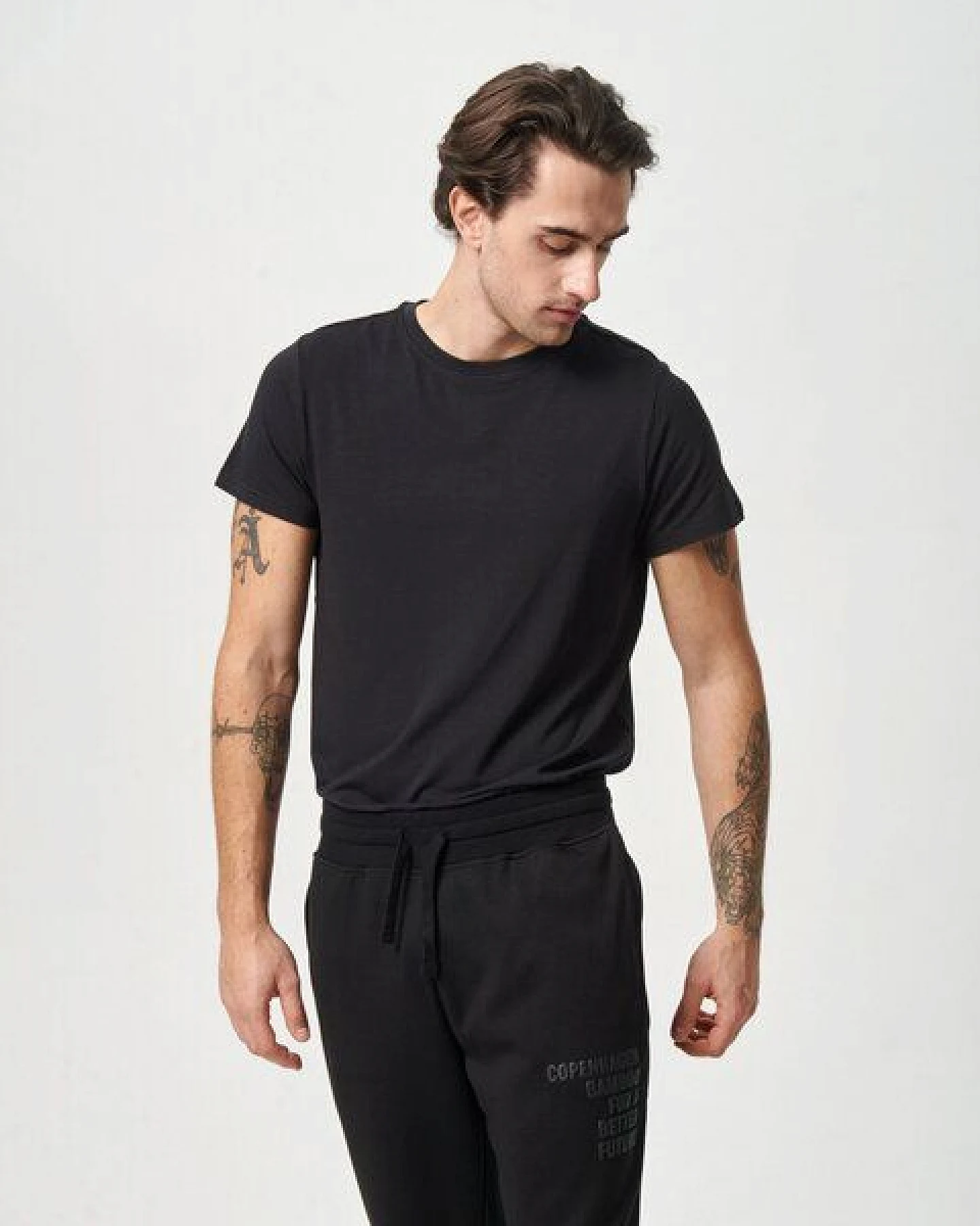 Copenhagen Bamboo Schwarzes Bambus-T-Shirt mit Rundhalsausschnitt – Ansicht 4
