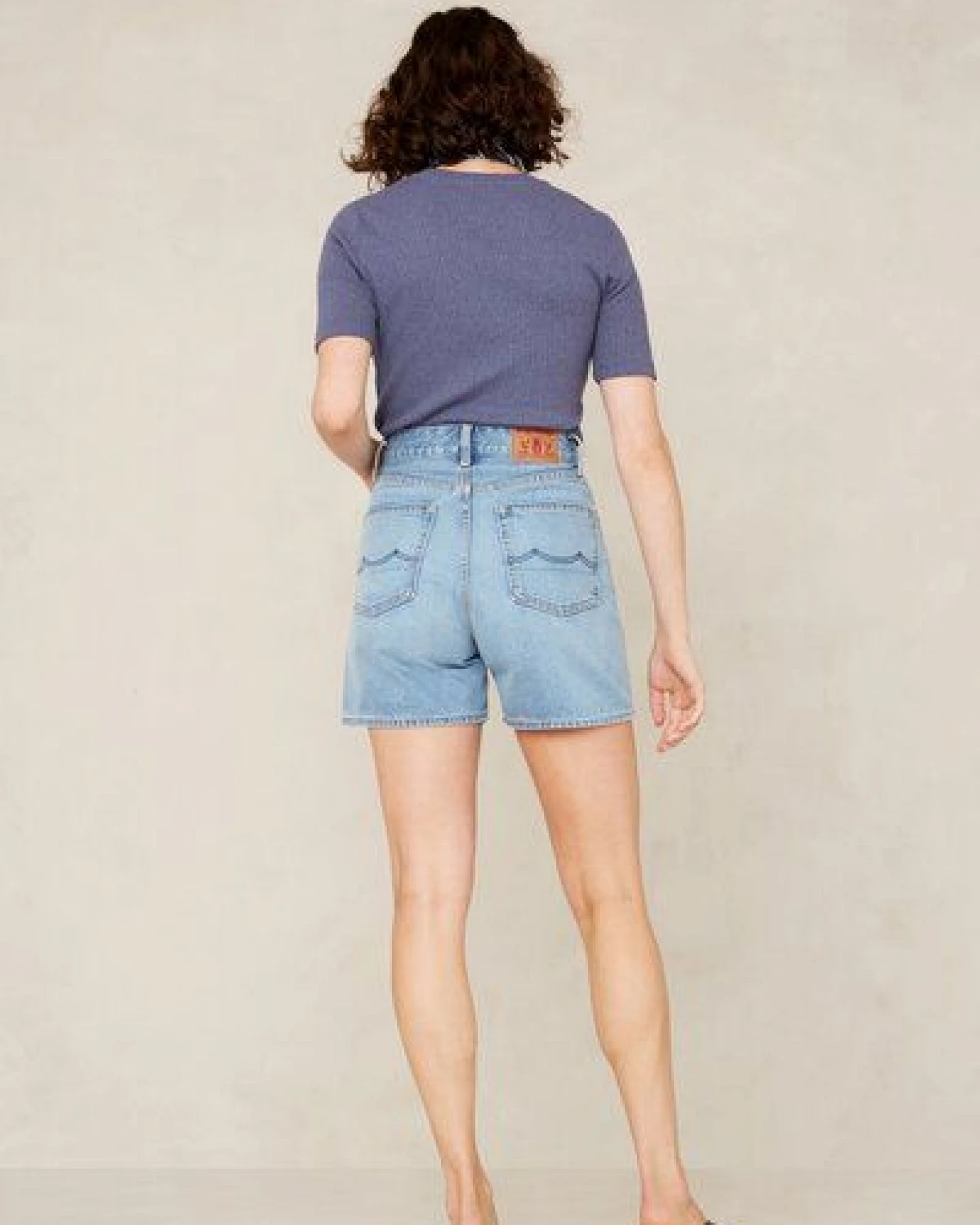 Kings Of Indigo Damen Shorts "LIORA" aus recycelter Pre- & Post- Consumer Baumwolle – Ansicht 2