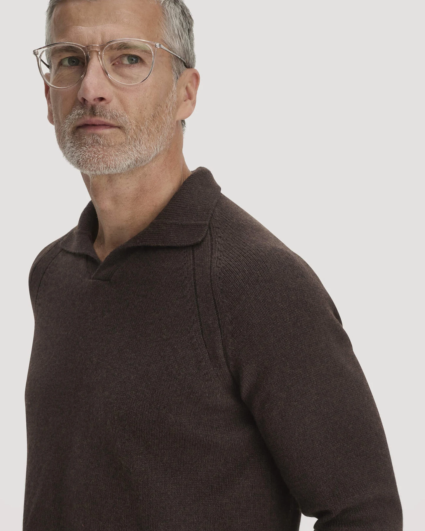 hessnatur Herren Strick Polo Regular aus Bio-Merinowolle mit Bio-Baumwolle - braun - Größe M – Ansicht 4