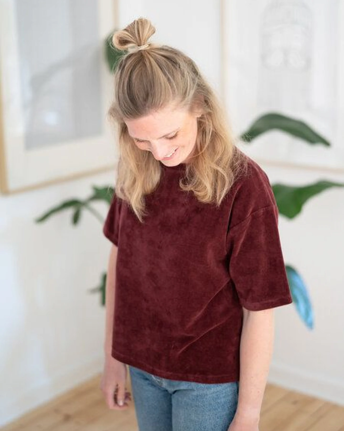 FUXBAU Frauen Cropped Samt T-Shirt – Ansicht 3