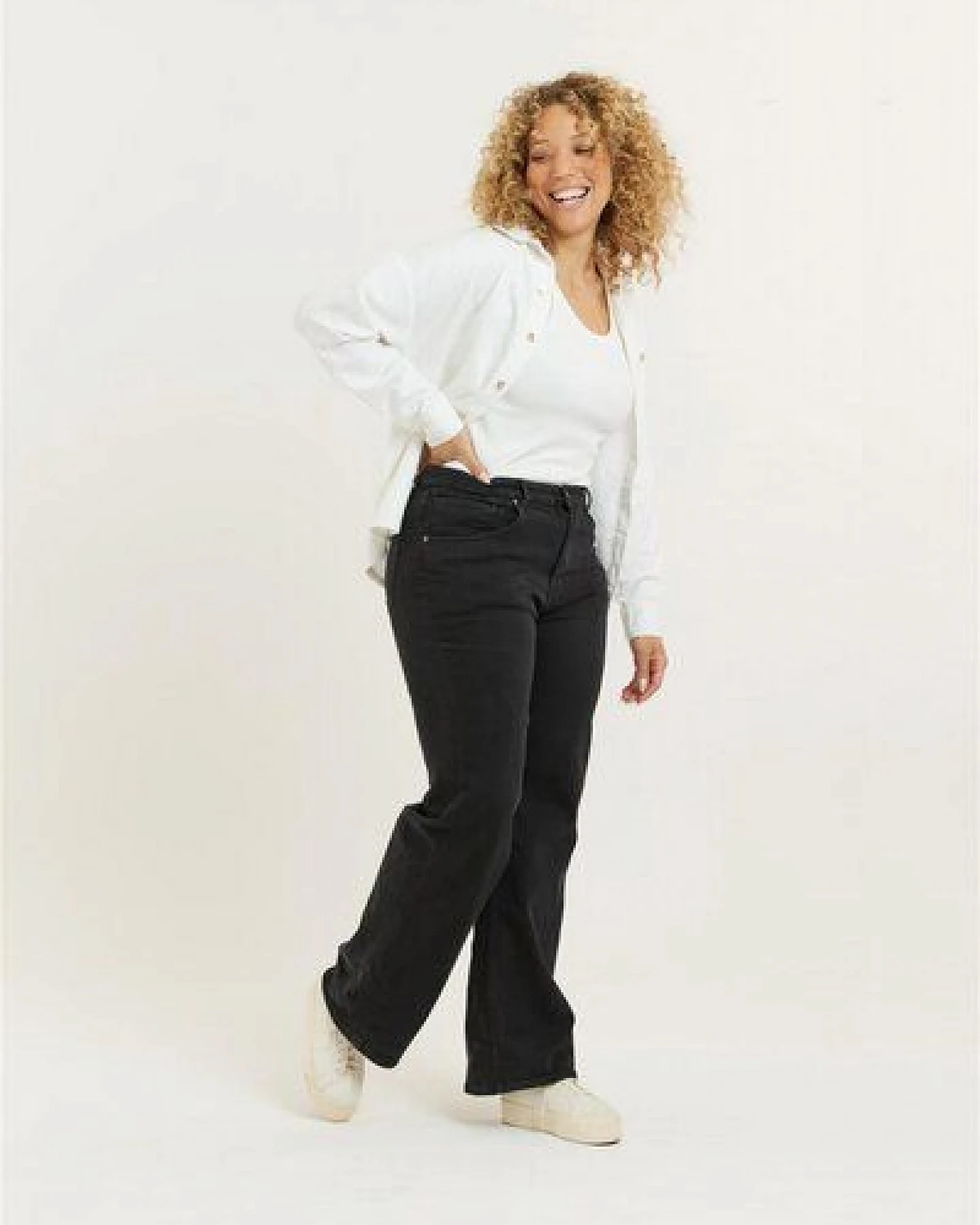 Flax and Loom Tencel Wide Leg Jeans Modell: Etta – Ansicht 2