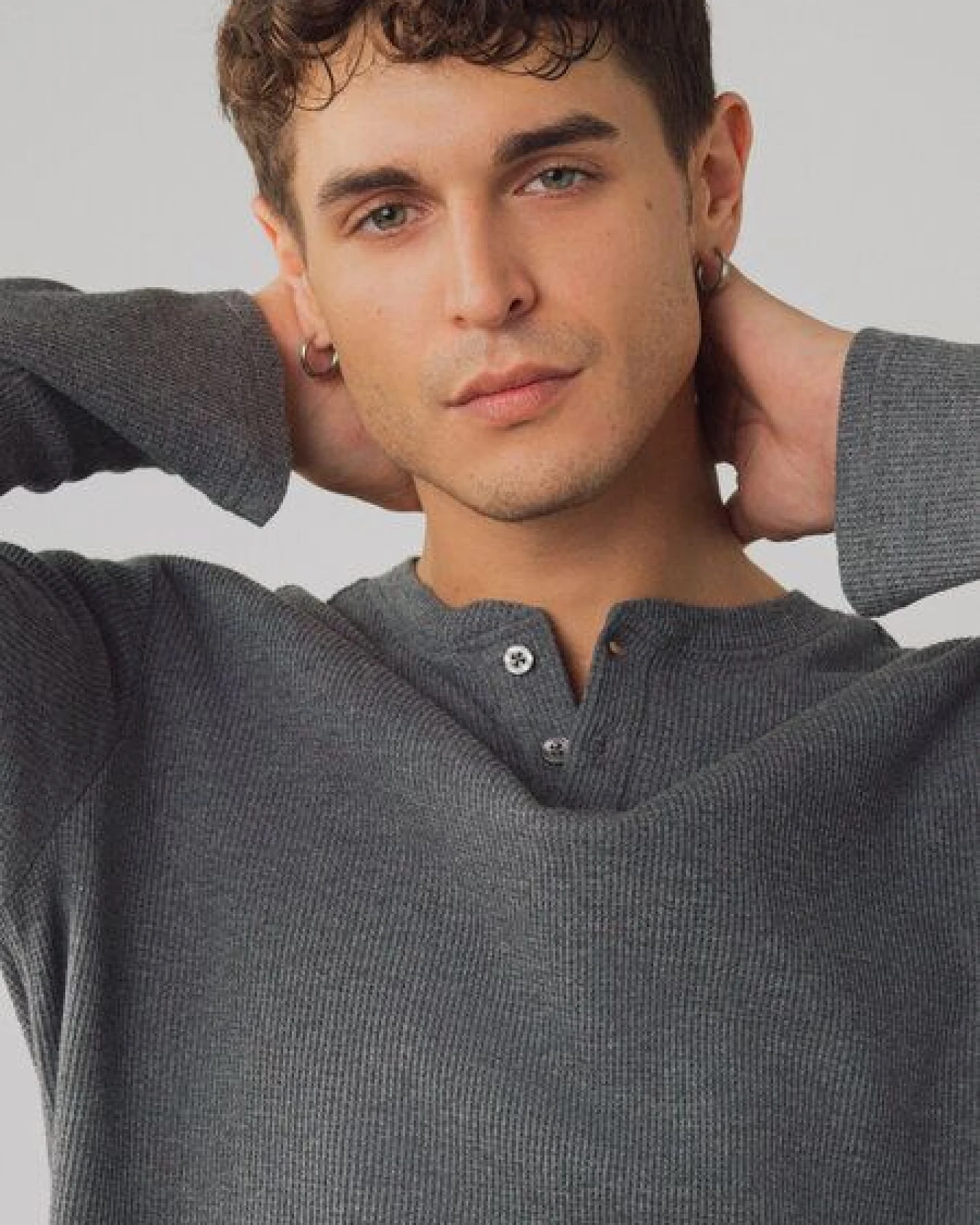 Honest Basics Herren Henley Langarmshirt aus Bio- und recycelter Baumwolle – Ansicht 2