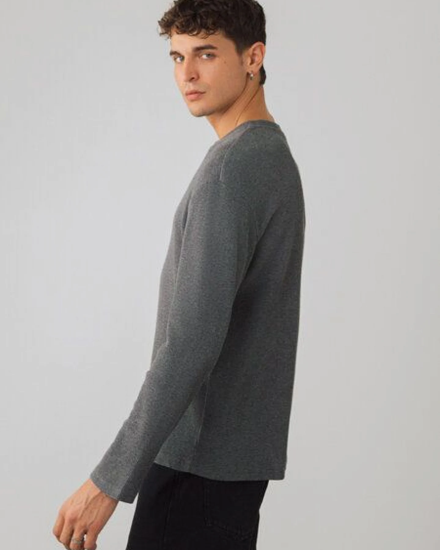 Honest Basics Herren Henley Langarmshirt aus Bio- und recycelter Baumwolle – Ansicht 3