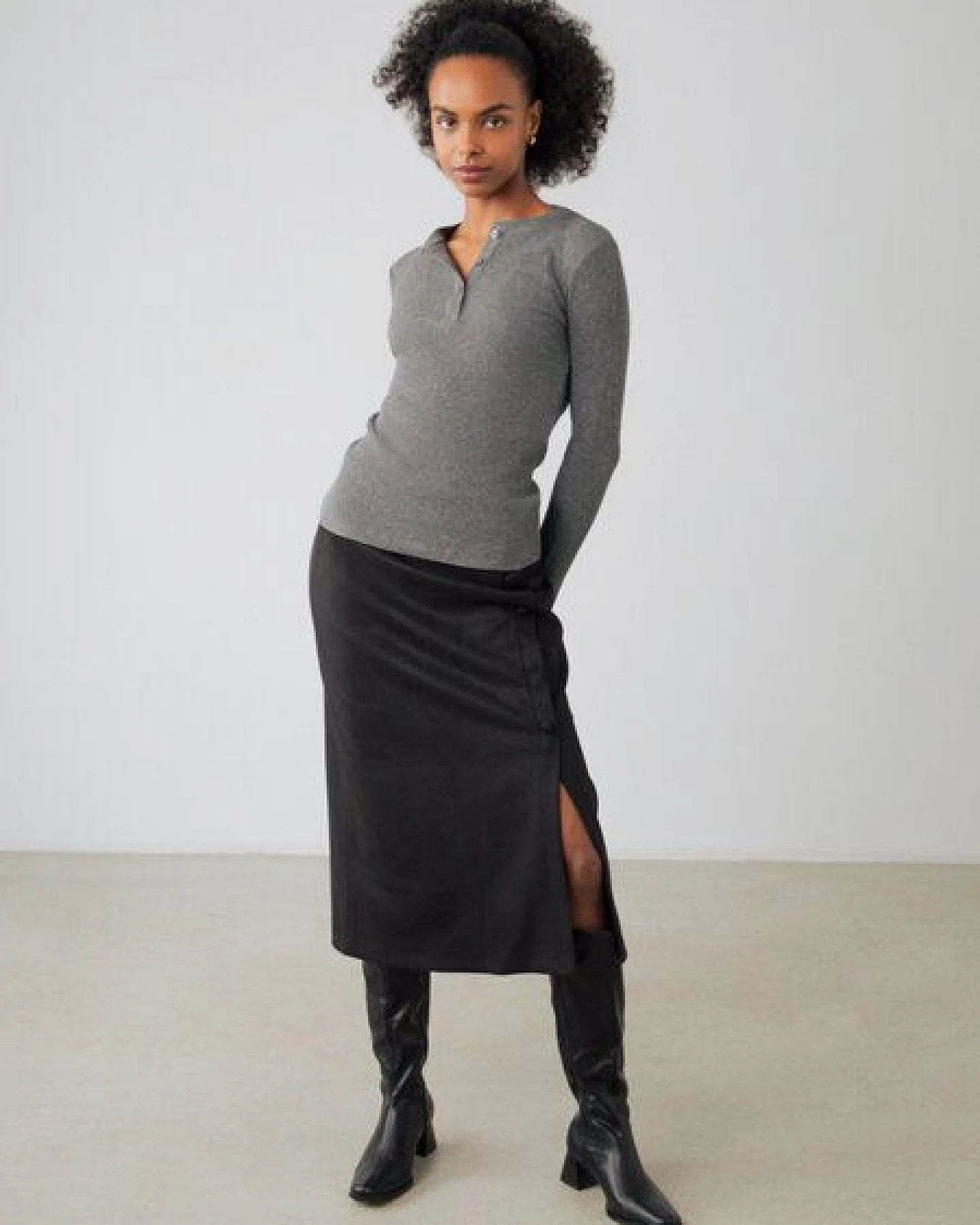 Honest Basics Damen Henley Langarmshirt aus Bio- und recycelter Baumwolle – Ansicht 4