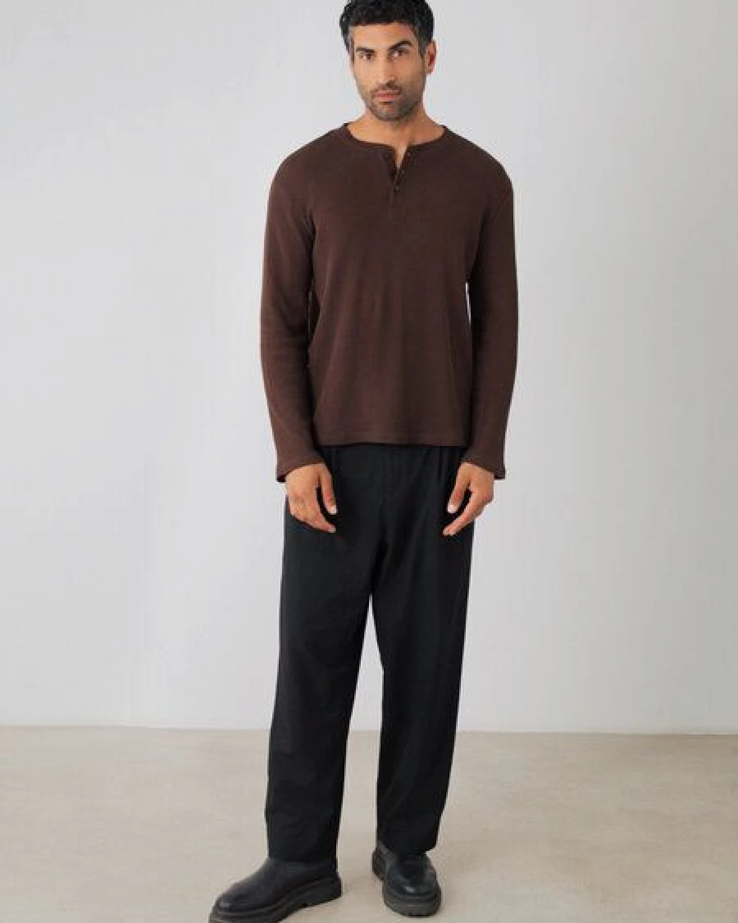 Honest Basics Herren Henley Langarmshirt aus Bio- und recycelter Baumwolle – Ansicht 4