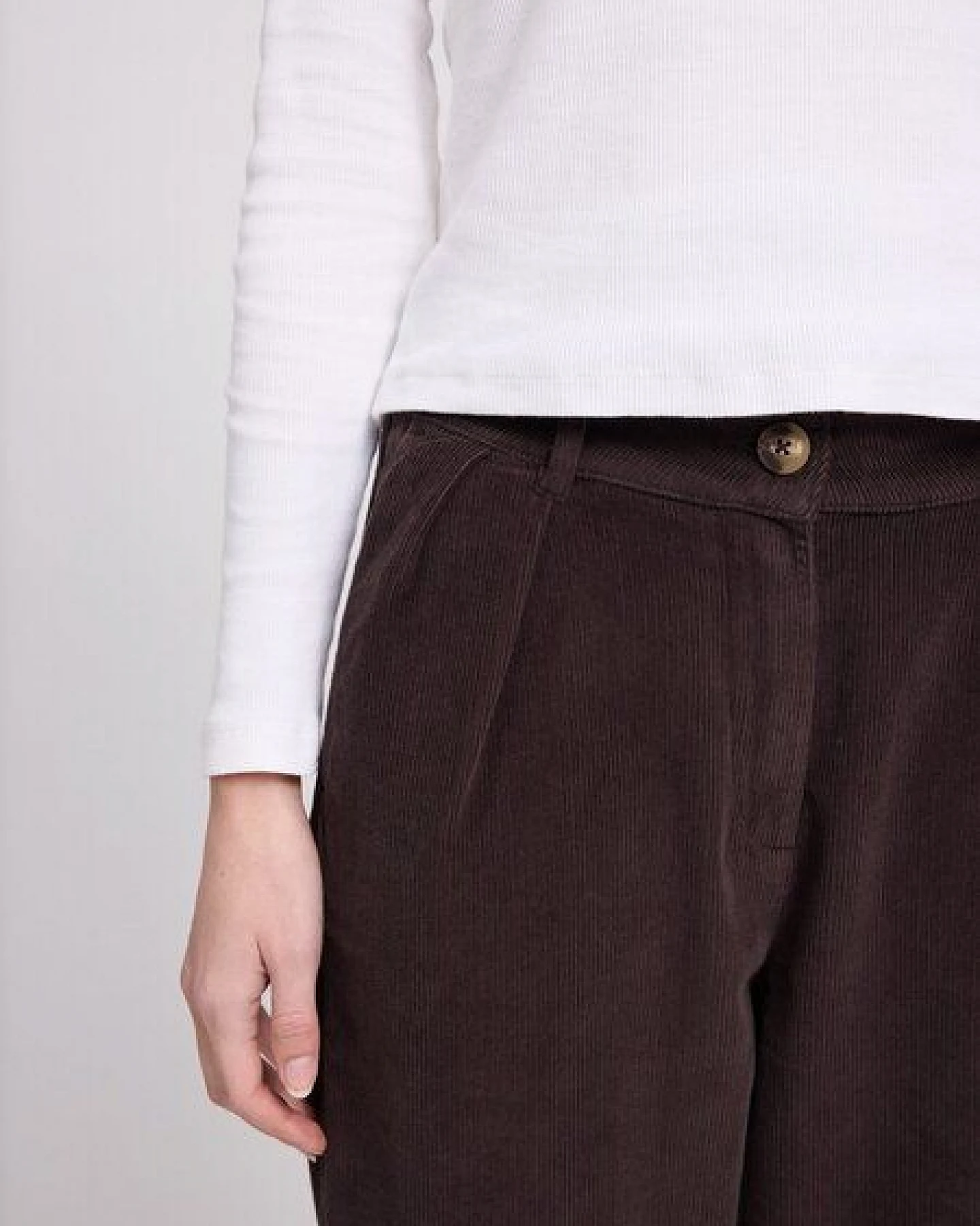 Mazine Damen "Pleated" Cordhose aus 99% Bio-Baumwolle und 1% Elasthan – Ansicht 2