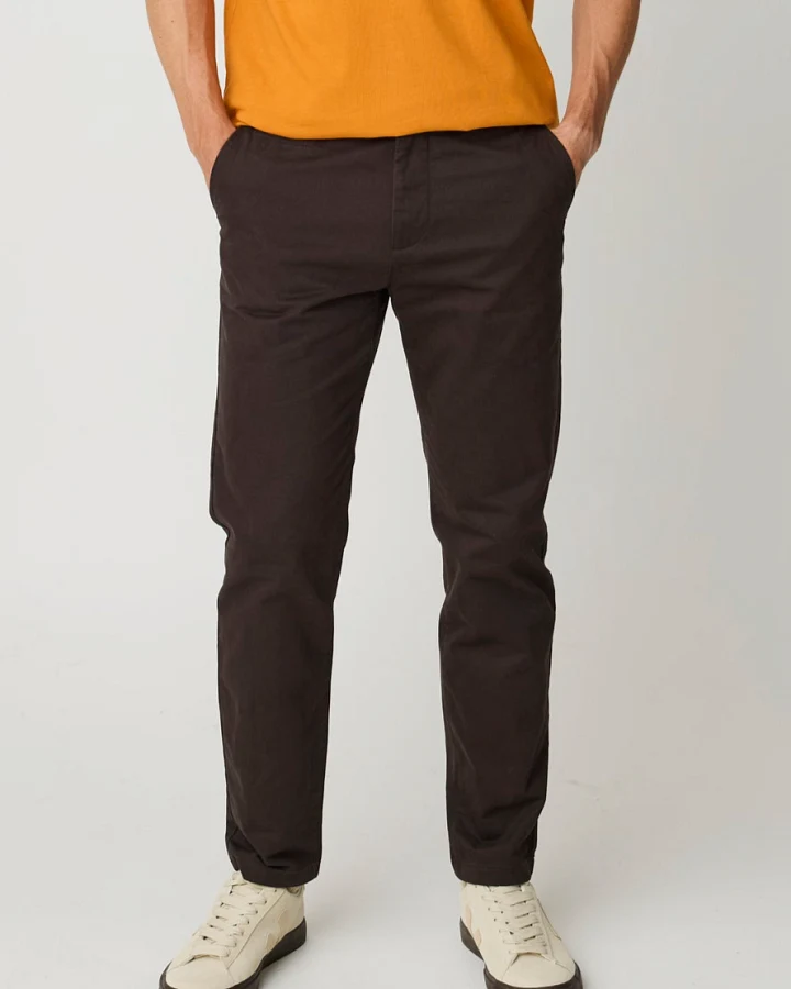 KnowledgeCotton Apparel Herren vegan Chinohose Chuck Regular Twill Chocolate Torte