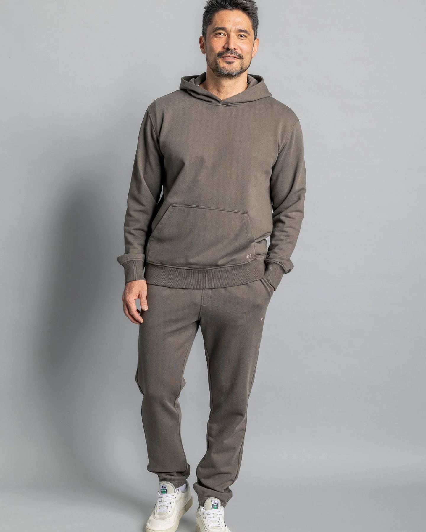 DIRTS Herren vegan Jogginghose Classic Stone Brown – Ansicht 2