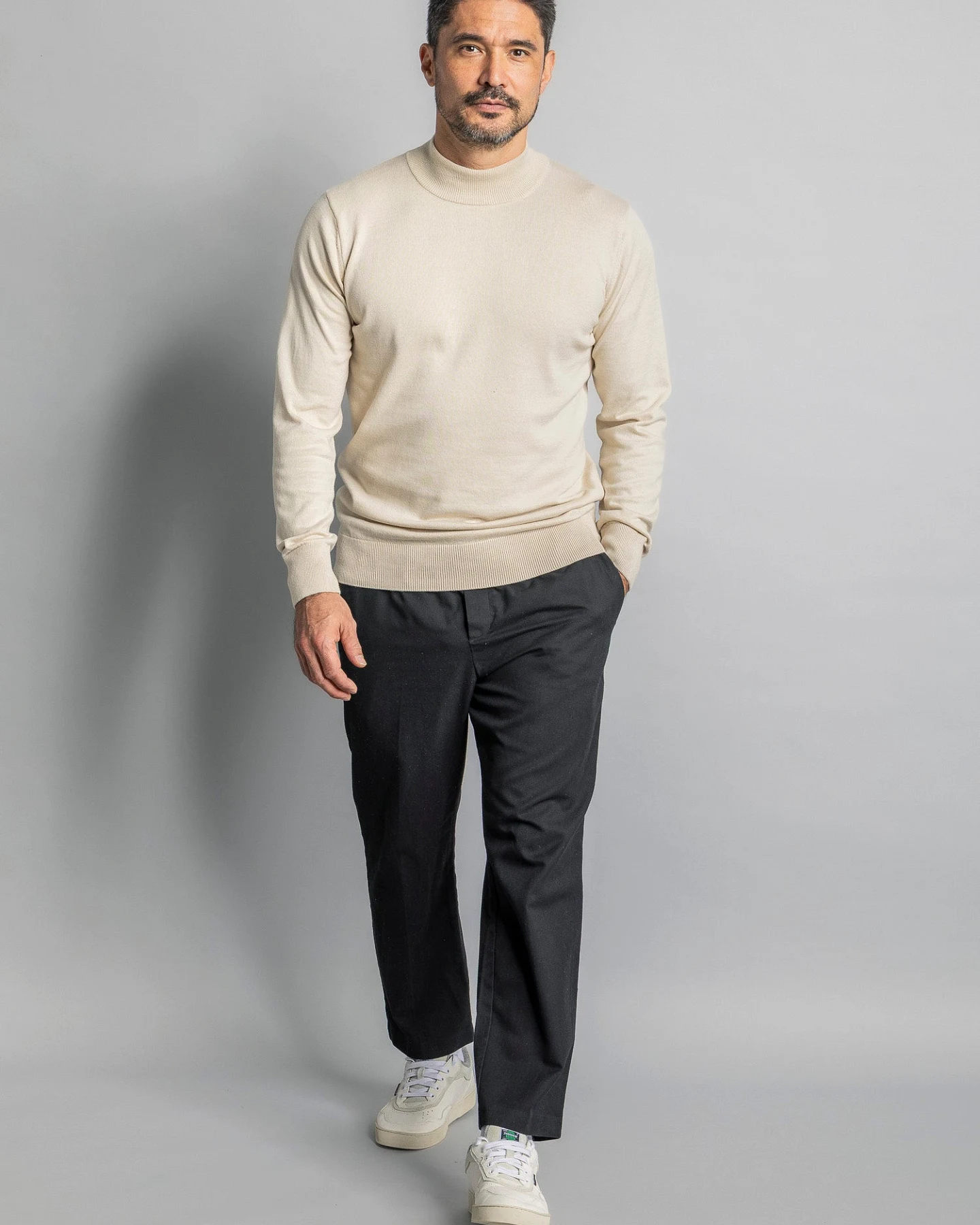 DIRTS Herren vegan Strickpullover Mit Stehkragen Cashew Beige – Ansicht 2