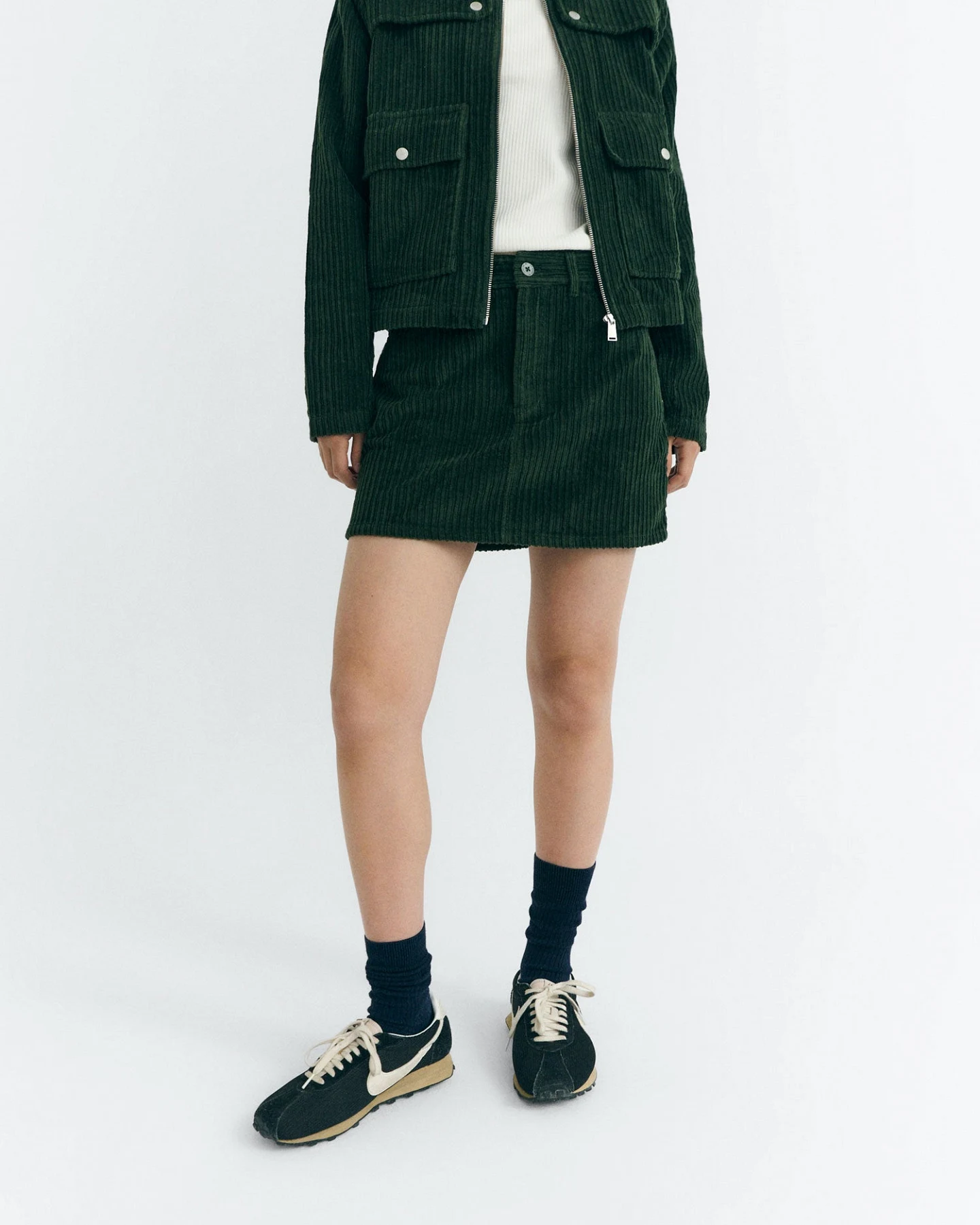 Thinking MU Damen vegan Minirock Cord Kimmy Grün – Ansicht 2