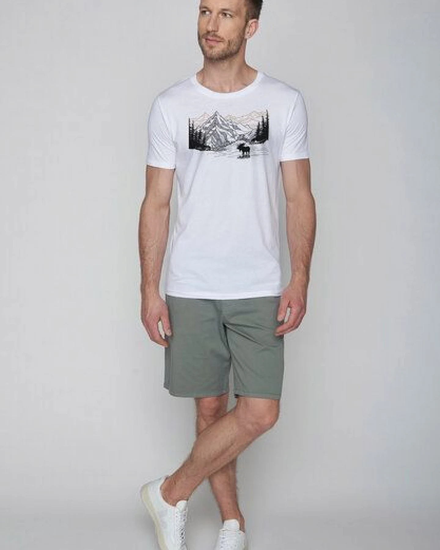 GREENBOMB Nature Moose Mountain Guide - Sportliches T-Shirt aus Bio-Baumwolle / hochwertiger Print / GOTS / Fair & Vegan – Ansicht 2