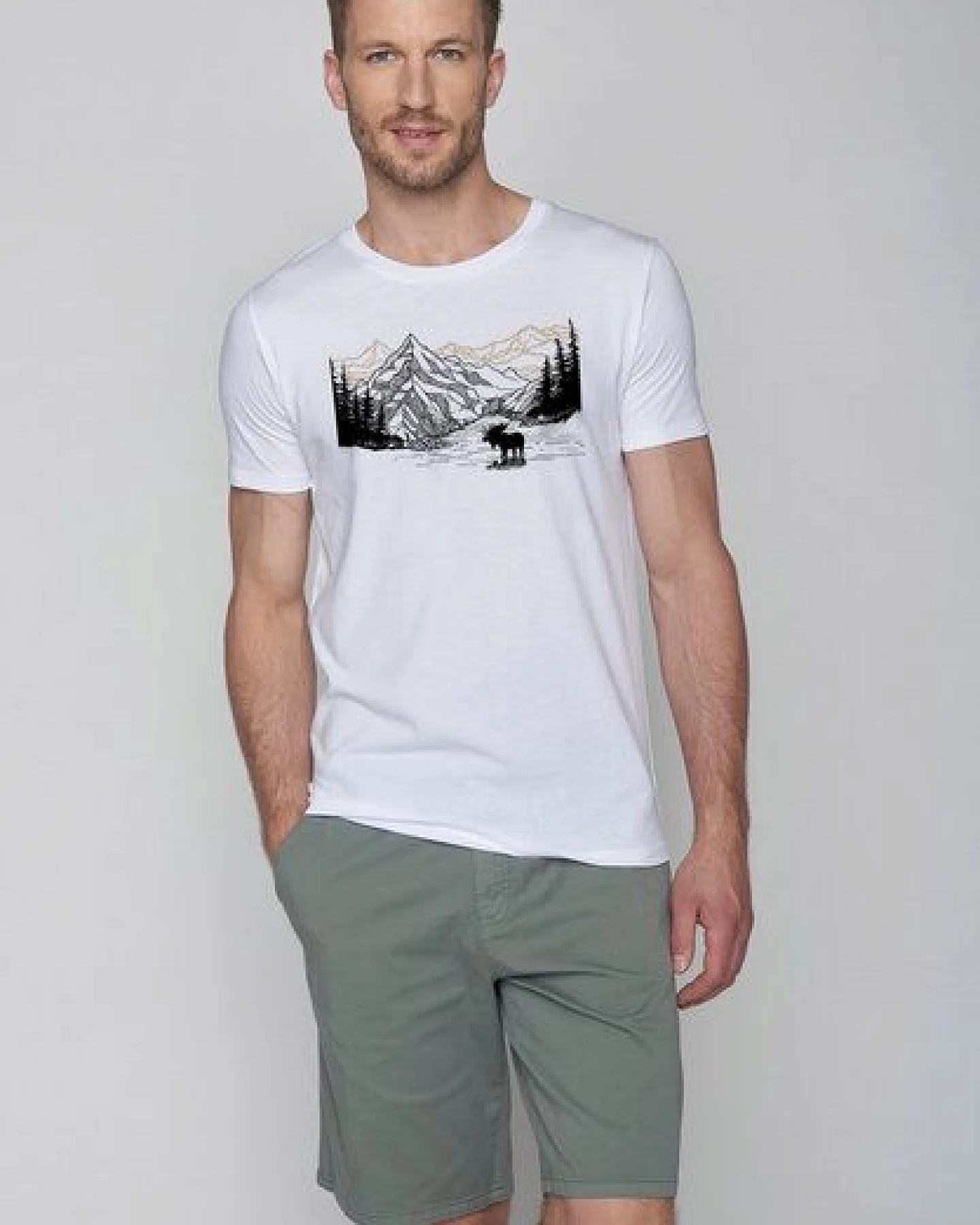 GREENBOMB Nature Moose Mountain Guide - Sportliches T-Shirt aus Bio-Baumwolle / hochwertiger Print / GOTS / Fair & Vegan – Ansicht 3