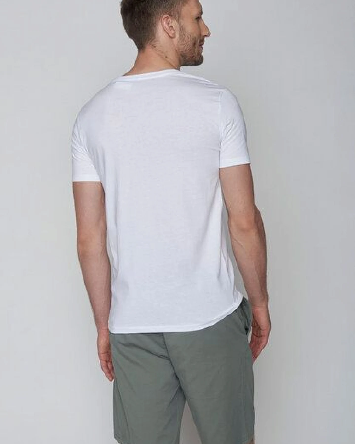 GREENBOMB Nature Moose Mountain Guide - Sportliches T-Shirt aus Bio-Baumwolle / hochwertiger Print / GOTS / Fair & Vegan – Ansicht 4