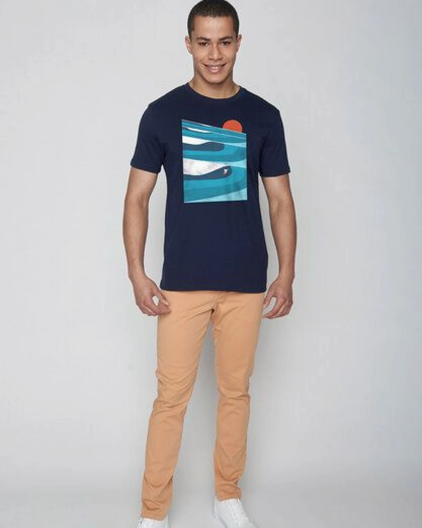 GREENBOMB Nature Perfect Waves Guide - Sportliches T-Shirt aus Bio-Baumwolle / hochwertiger Print / Fair & Vegan – Ansicht 3