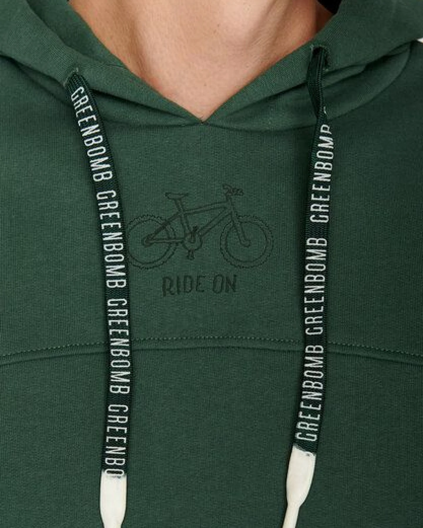 GREENBOMB Bike Ride on Fifty - Lässiger Hoodie aus Bio-Baumwolle / hochwertiger Stick / Fair & Vegan – Ansicht 2