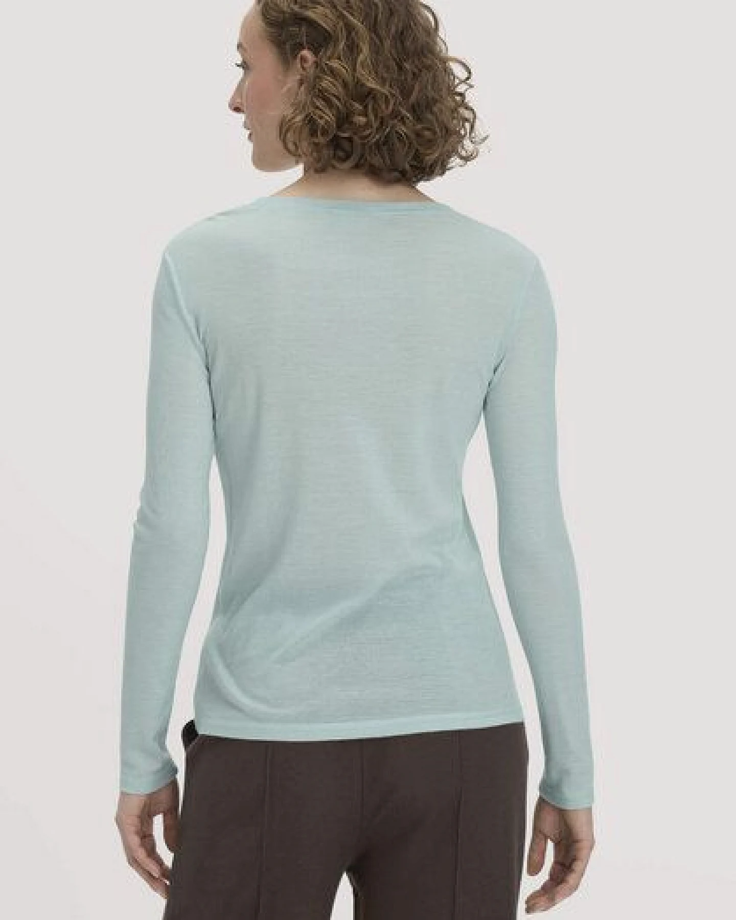 hessnatur Longsleeve Slim aus Bio-Schurwolle und TENCEL Lyocell – Ansicht 2