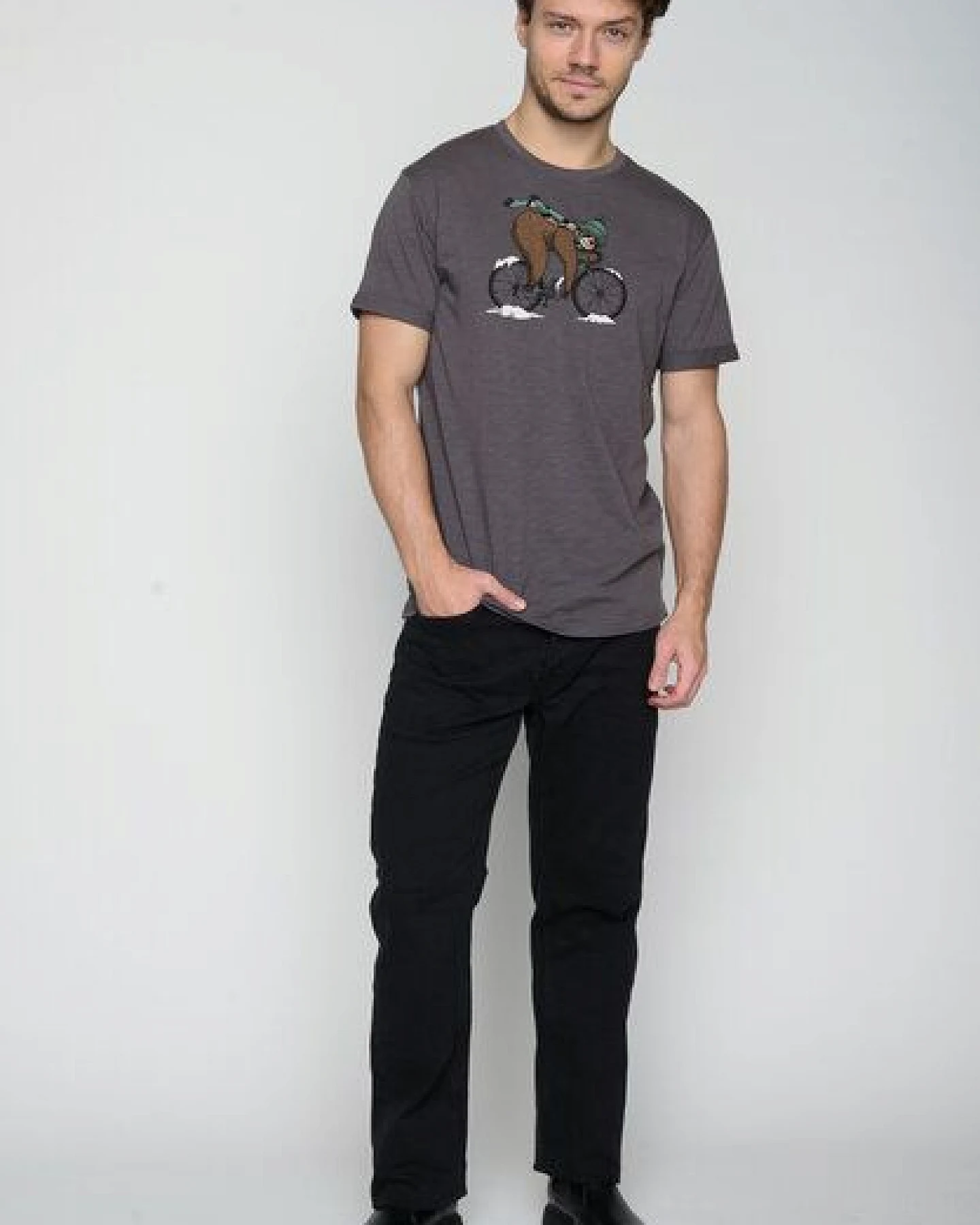 GREENBOMB Animal Sloth Ice Roll - Lässiges T-Shirt aus Bio-Baumwoll Mix / hochwertiger Print / GOTS / Fair & Vegan – Ansicht 3
