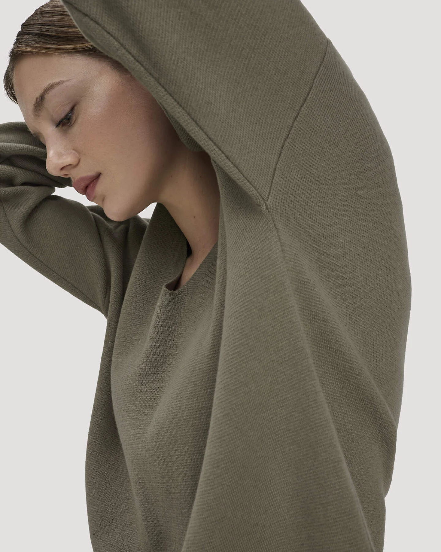 hessnatur Damen Pullover Oversize aus Bio-Baumwolle mit Schurwolle - grün - Größe XS – Ansicht 4