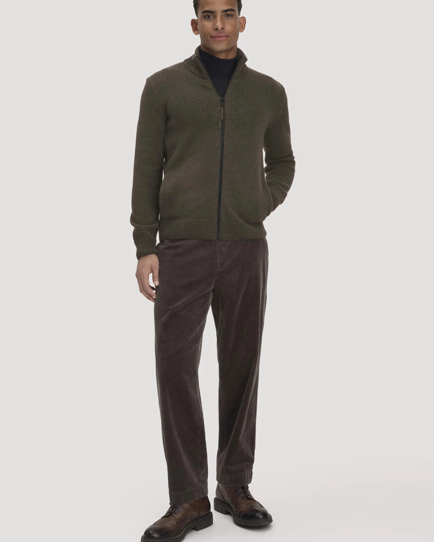 hessnatur Herren Strick Jacke Regular aus Bio-Merinowolle mit Bio-Baumwolle - grün - Größe M – Ansicht 2