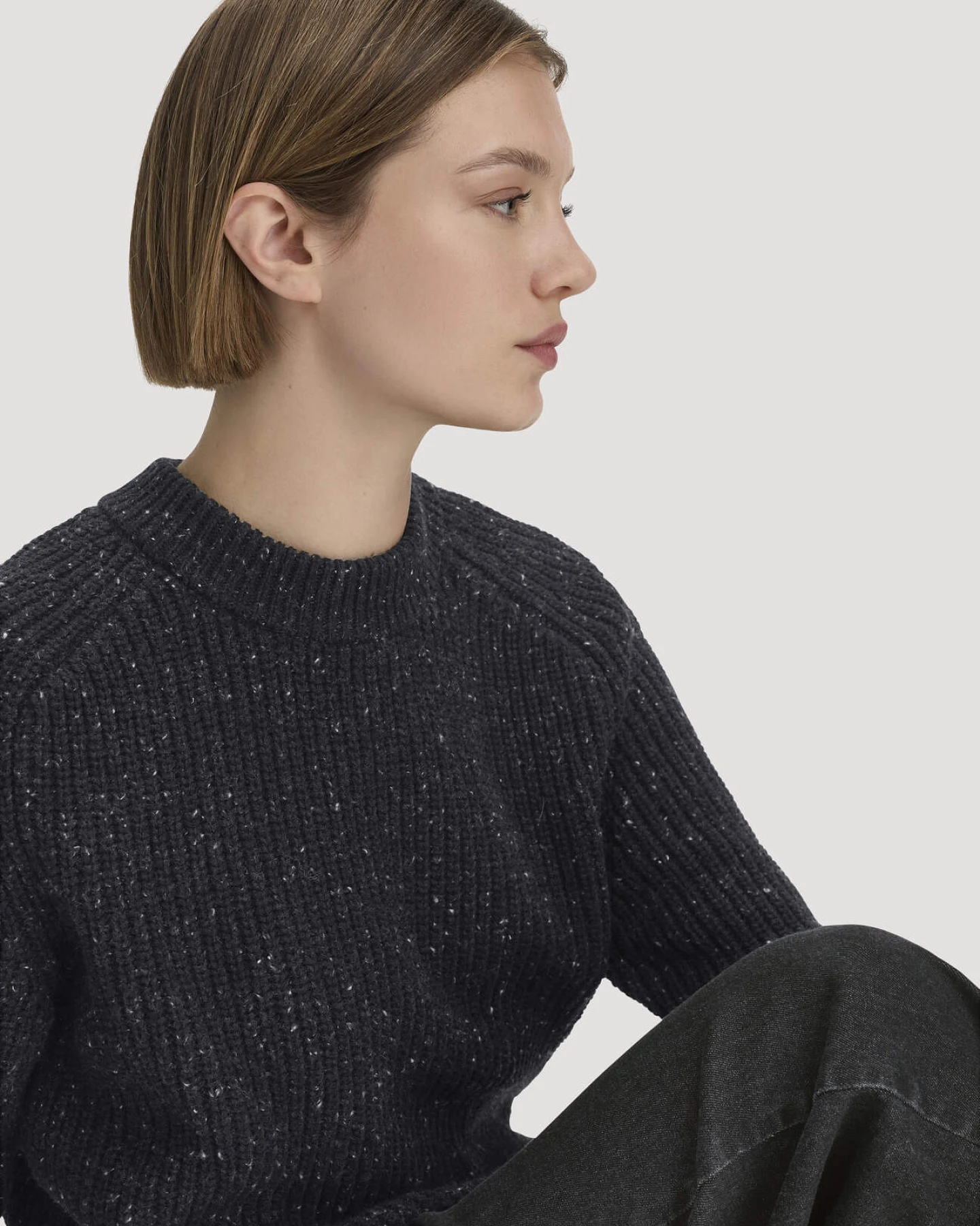 hessnatur Damen Strick Pullover Relaxed aus Bio-Baumwolle mit recycelter Wolle - grau - Größe XS – Ansicht 4